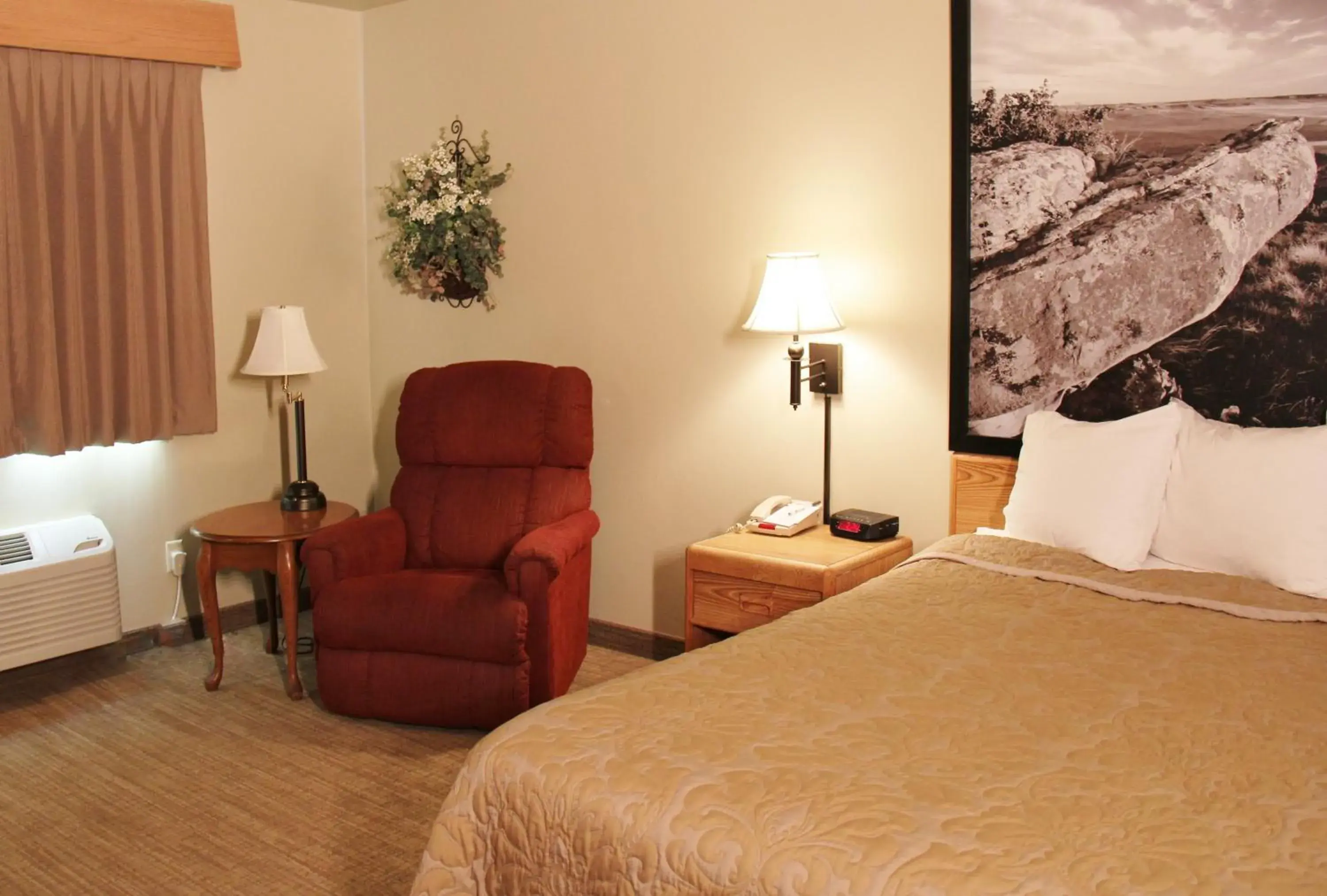 Standard Queen Room - single occupancy in Homestead Inn and Suites Standard Queen Room - single occupancy in Homestead Inn and Suites