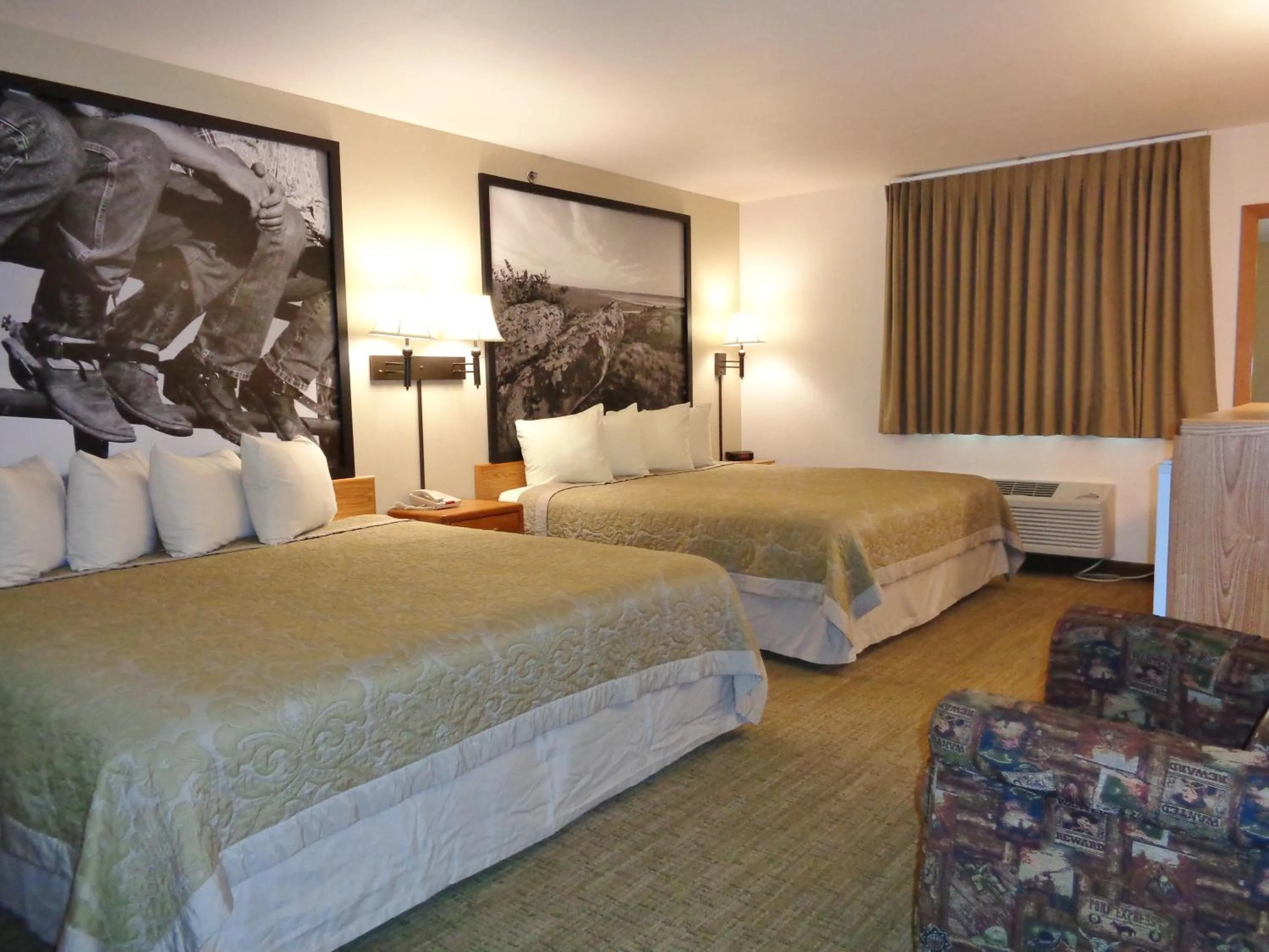 Photo of the whole room, Bed in Homestead Inn and Suites