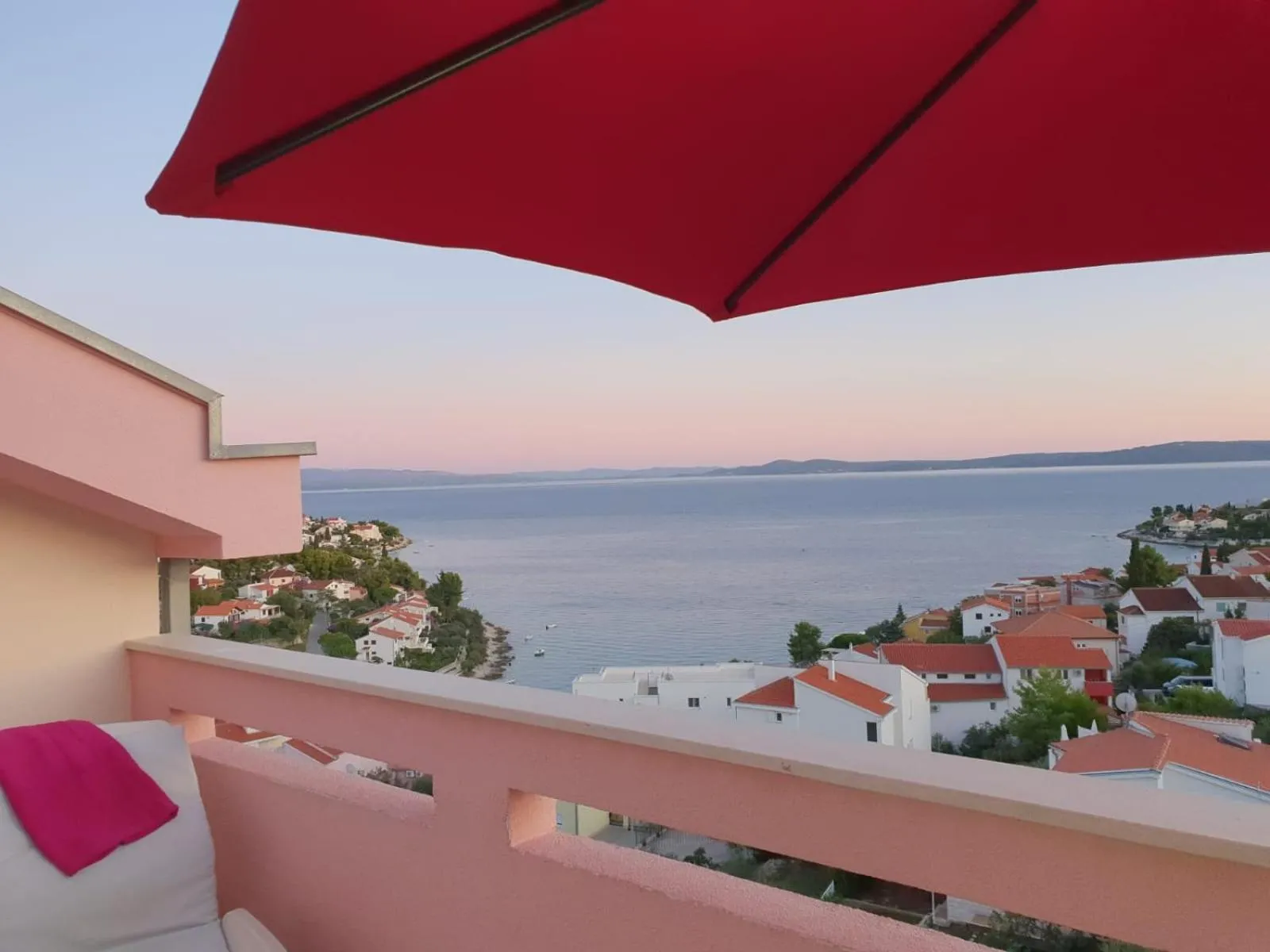 Penthouse Christina with Pool - Large Sunny Terrace - Seaview - 250m to Beach and Restaurants - Free Parking - Trogir and Ciovo - 15 minutes to airport