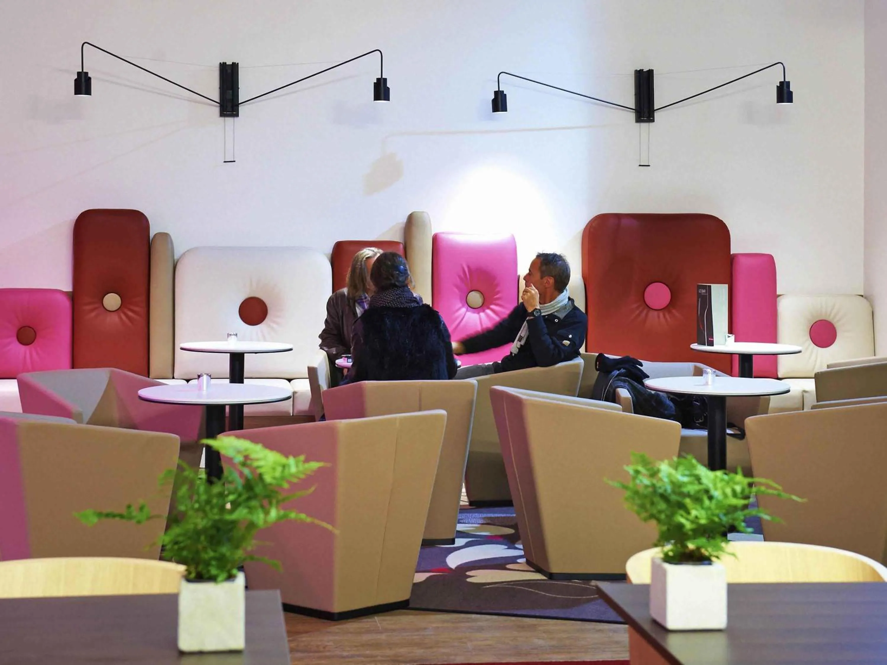 Lounge or bar in Mercure Cholet Centre