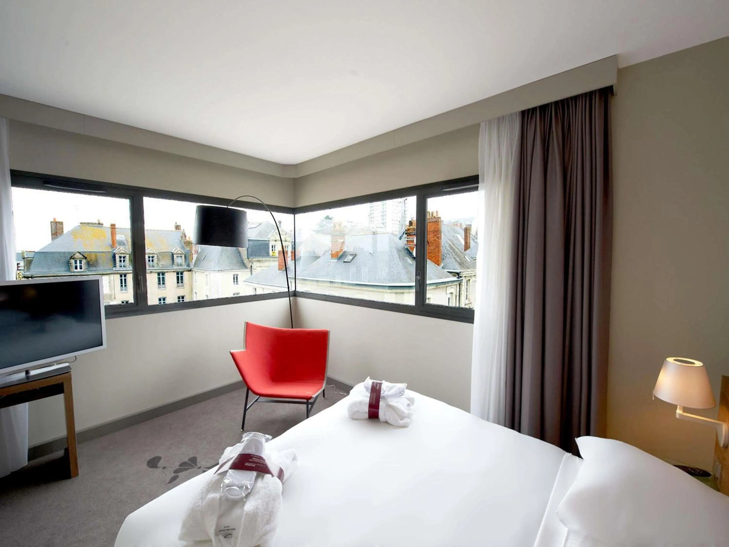 Bedroom, Bed in Mercure Cholet Centre