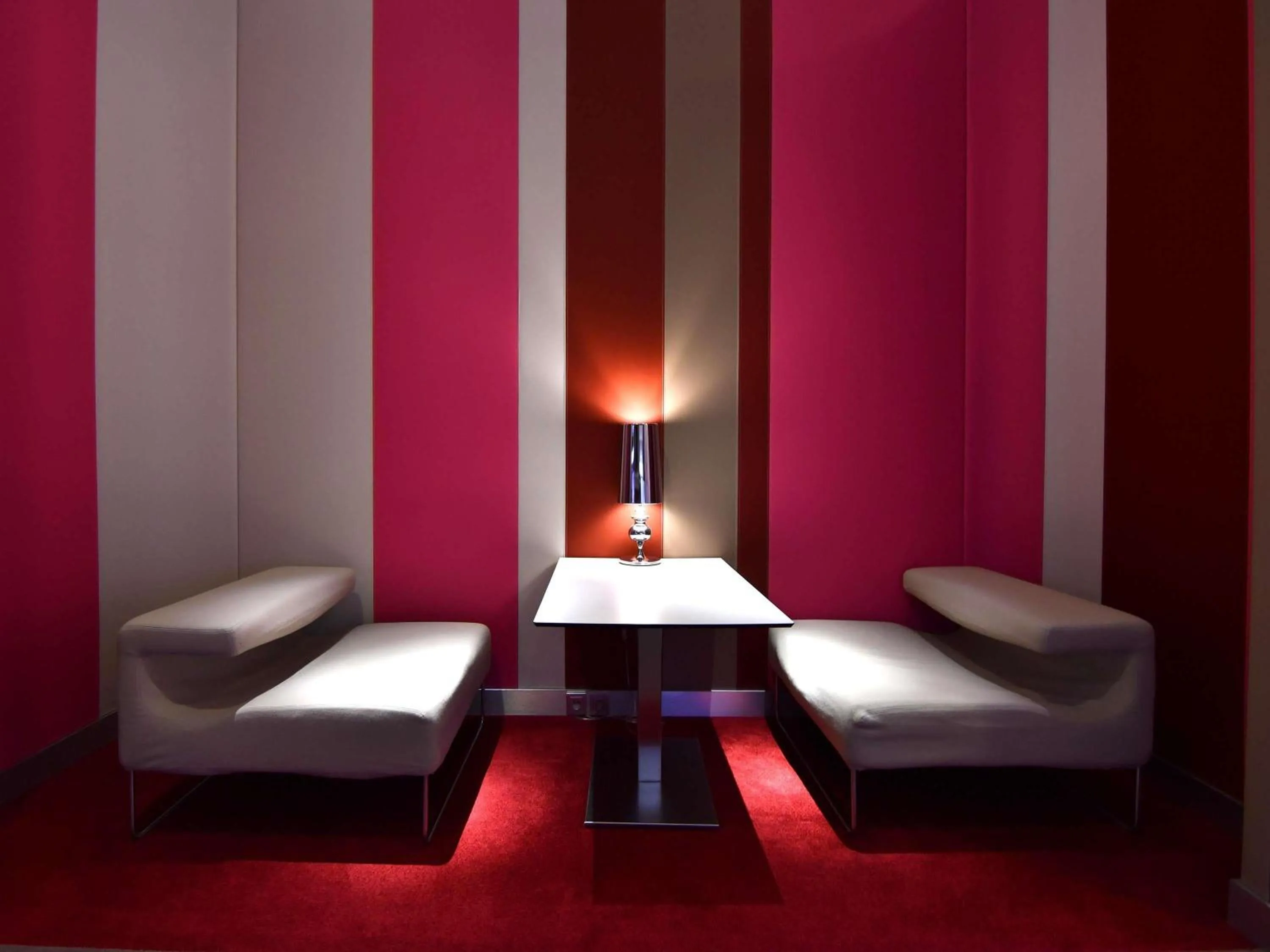 Lounge or bar in Mercure Cholet Centre