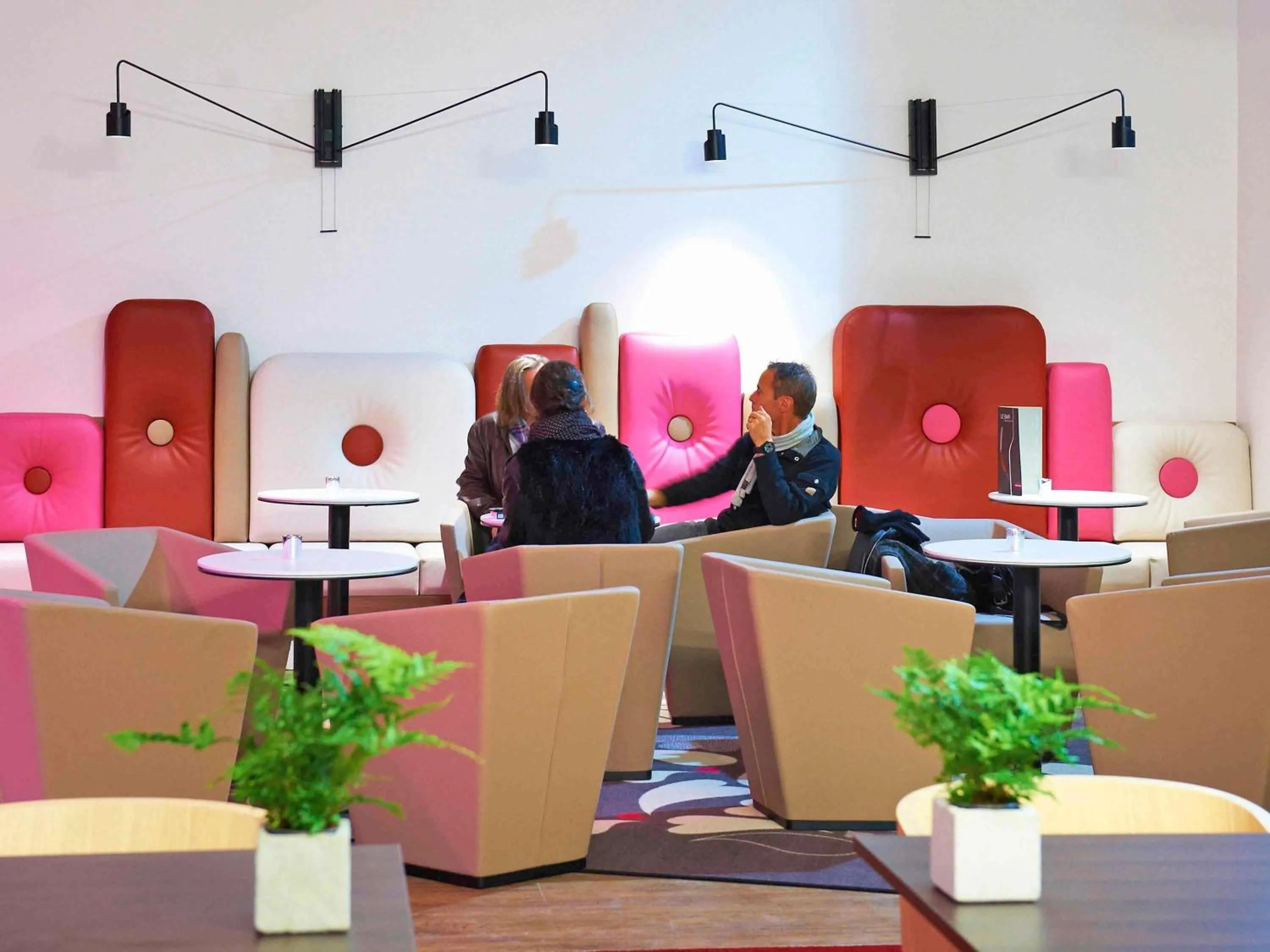 Lounge or bar in Mercure Cholet Centre