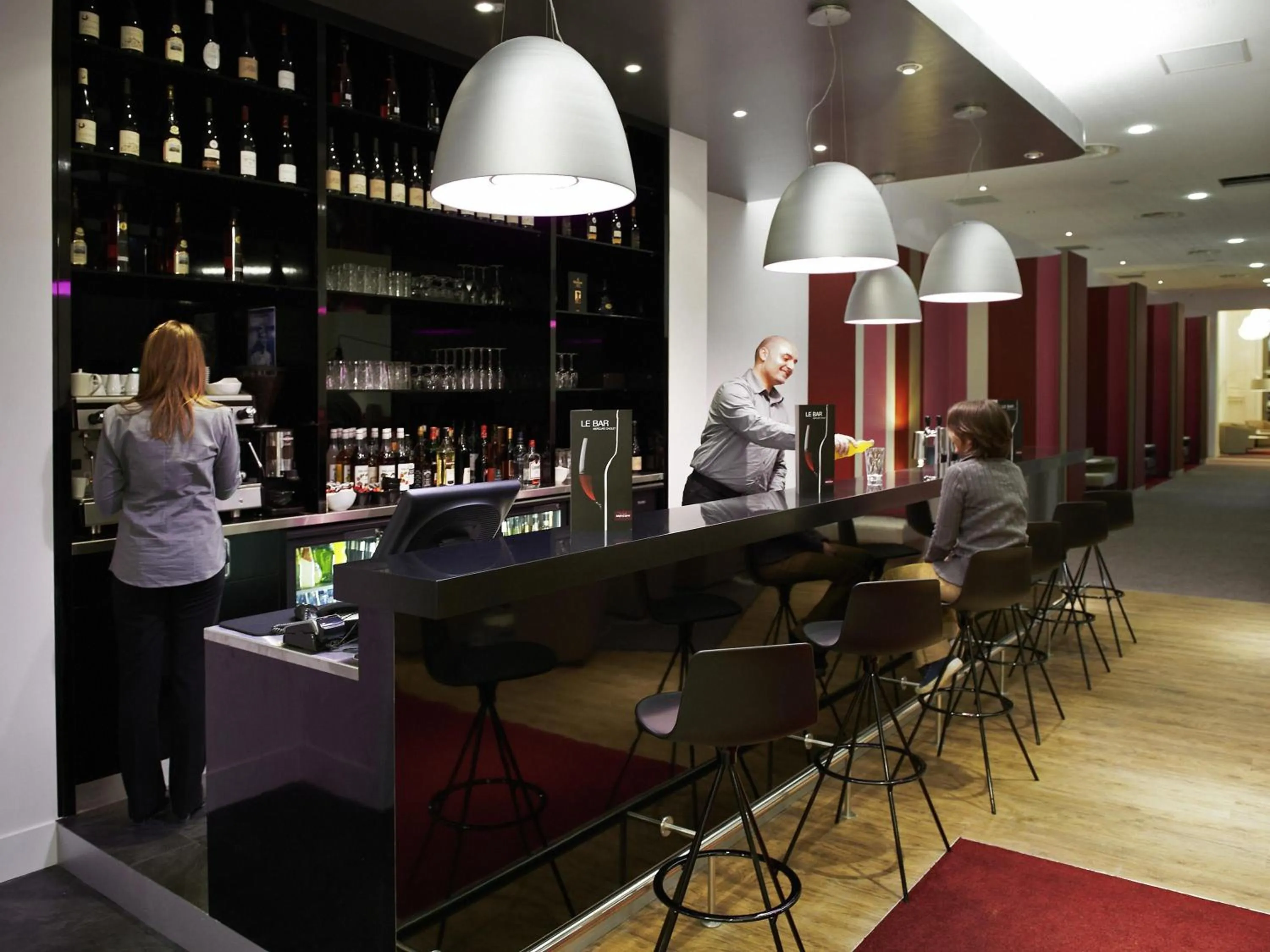 Lounge or bar in Mercure Cholet Centre