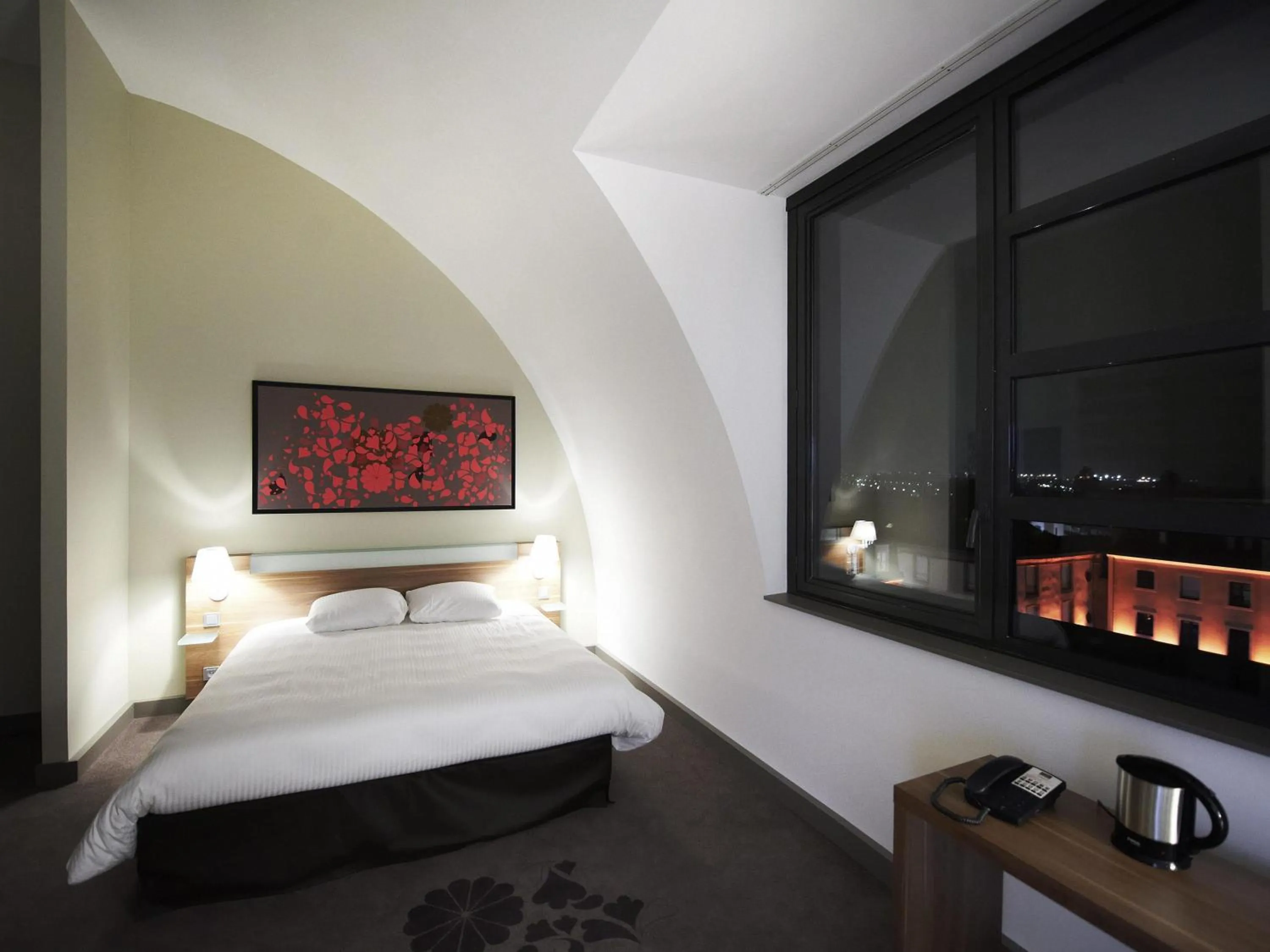 Bedroom, Bed in Mercure Cholet Centre