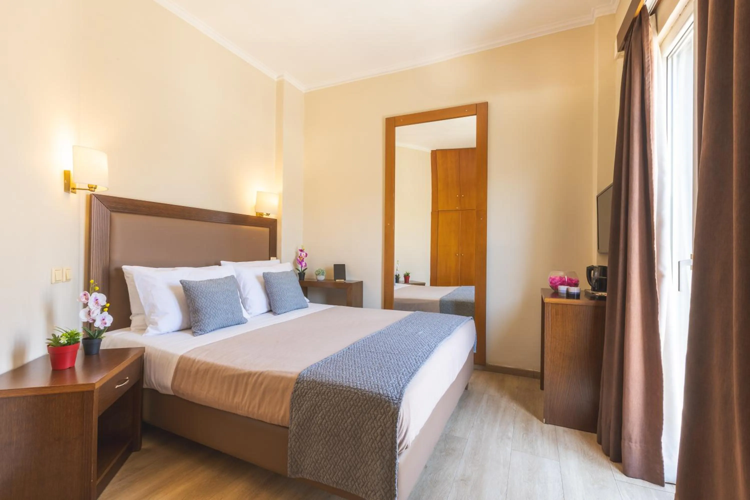 Property building, Bed in Hotel Marina