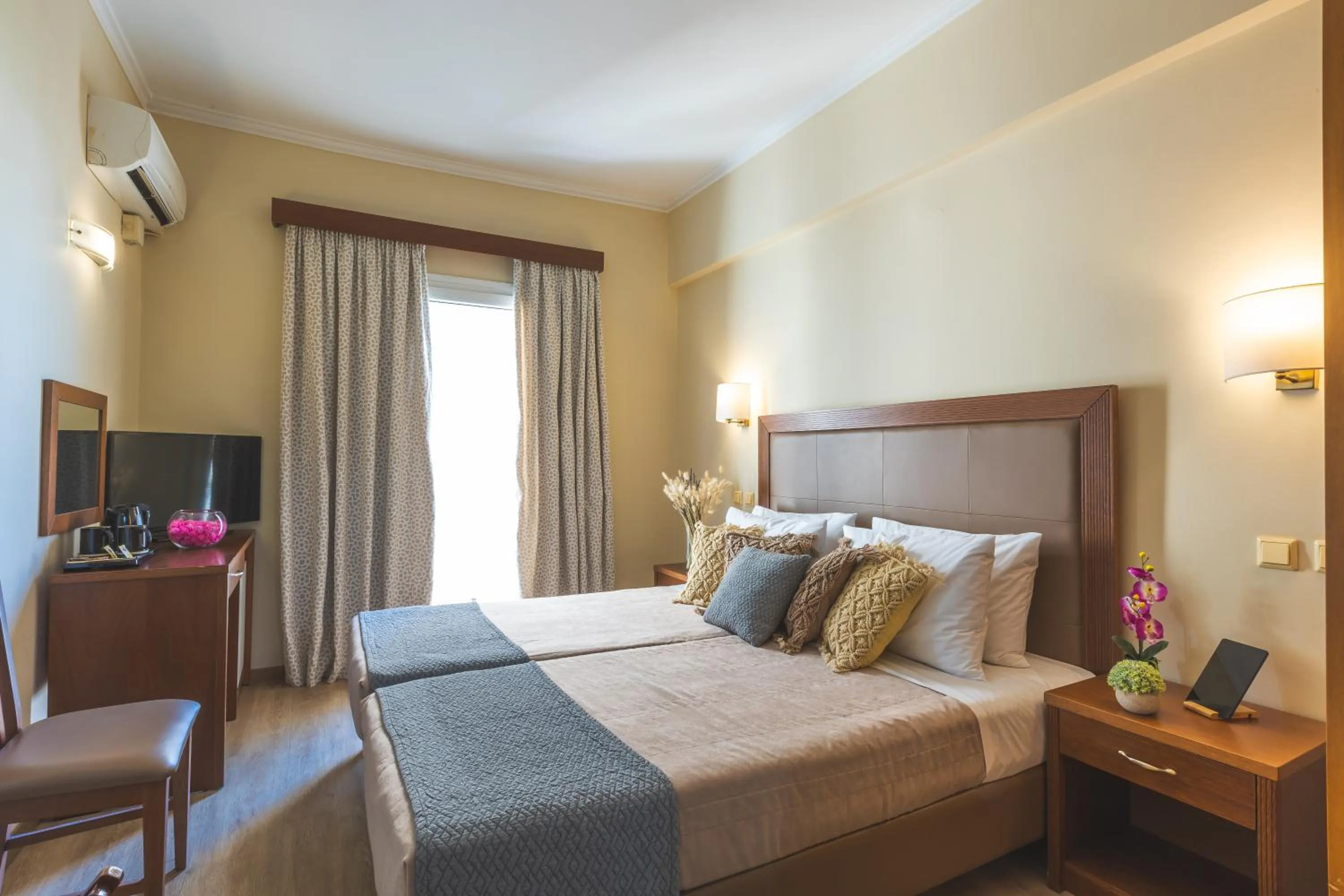 Property building, Bed in Hotel Marina