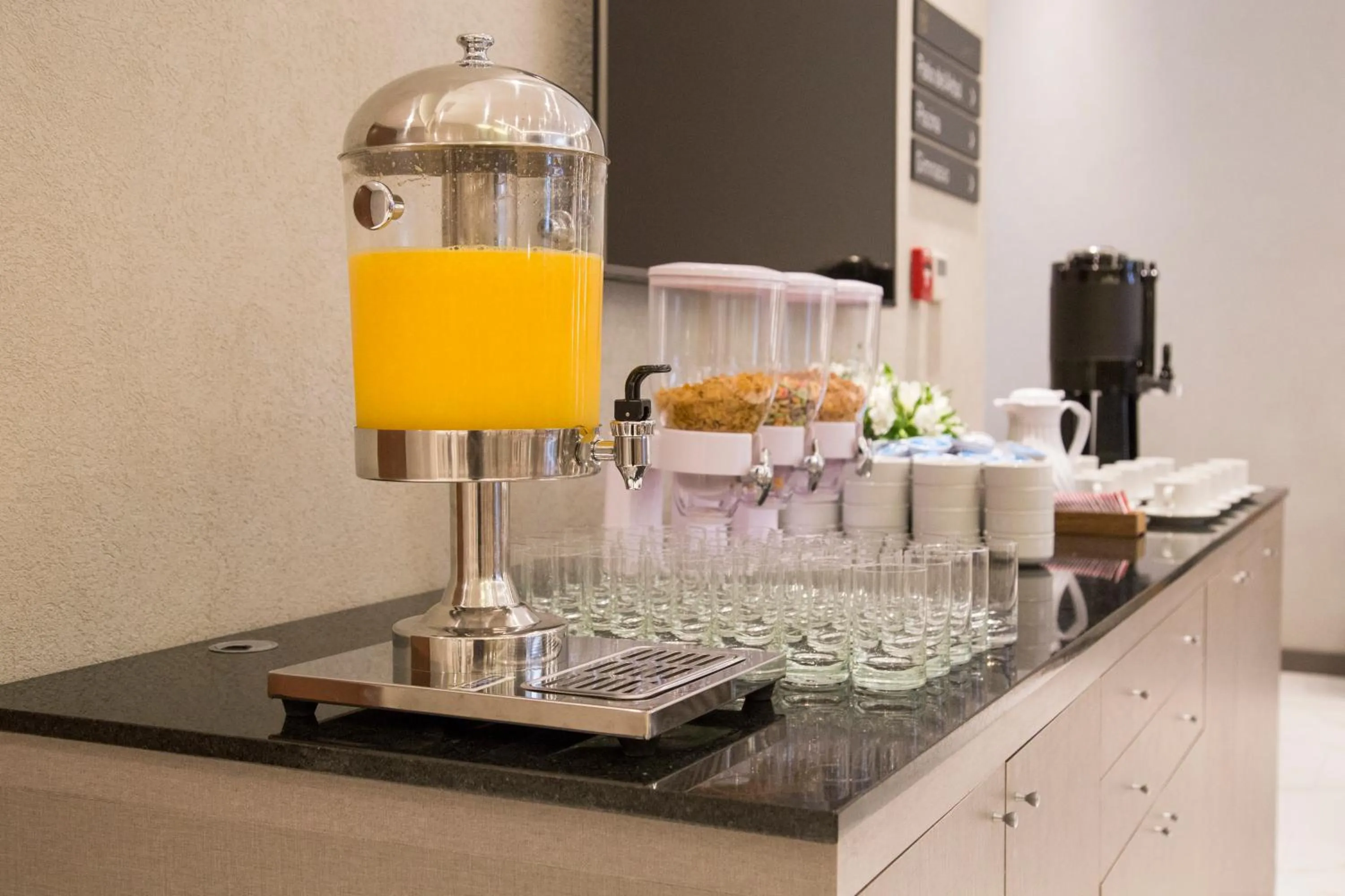 Buffet breakfast in Hotel Land Plaza La Plata