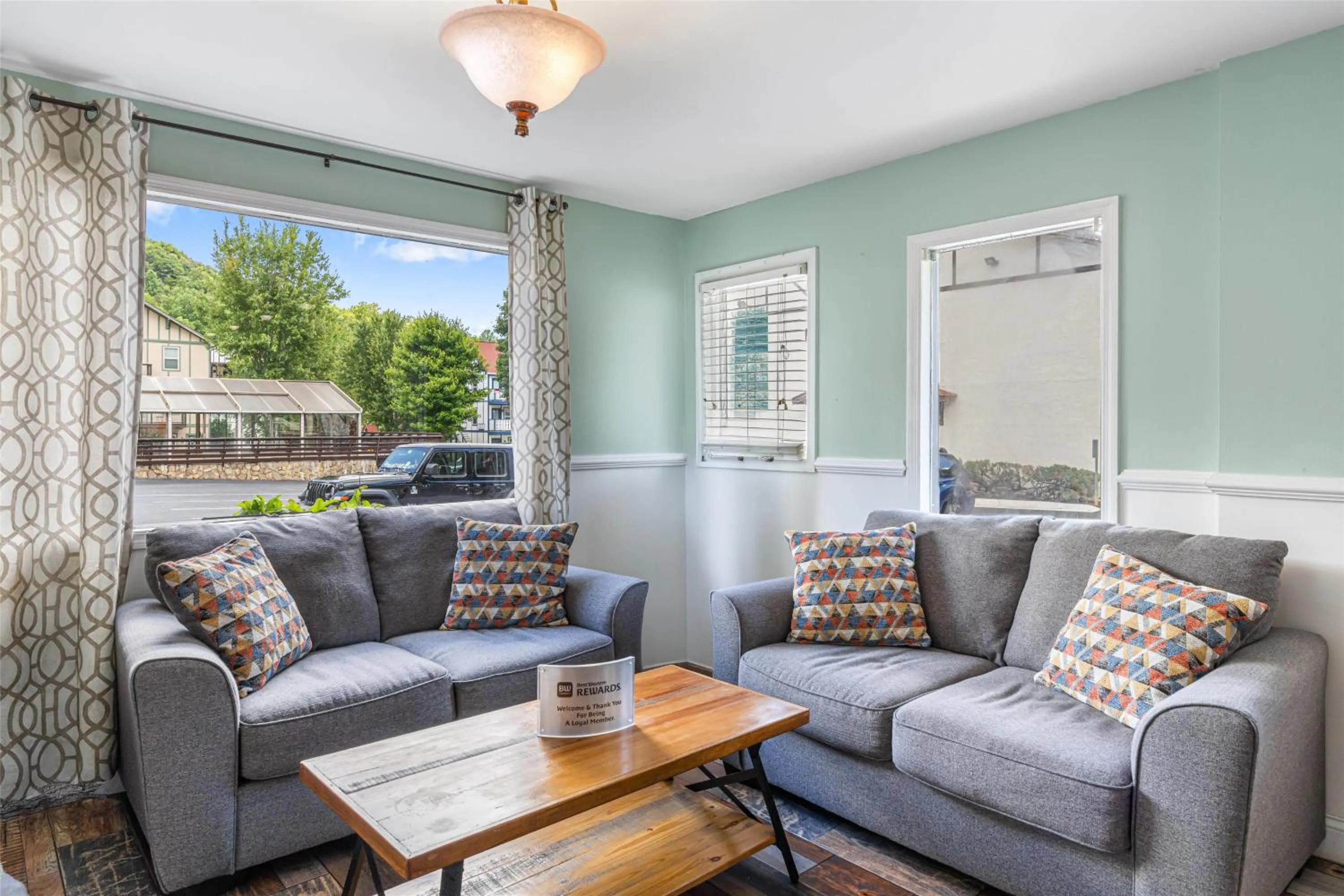 Lobby or reception in SureStay Hotel by Best Western Helen Downtown