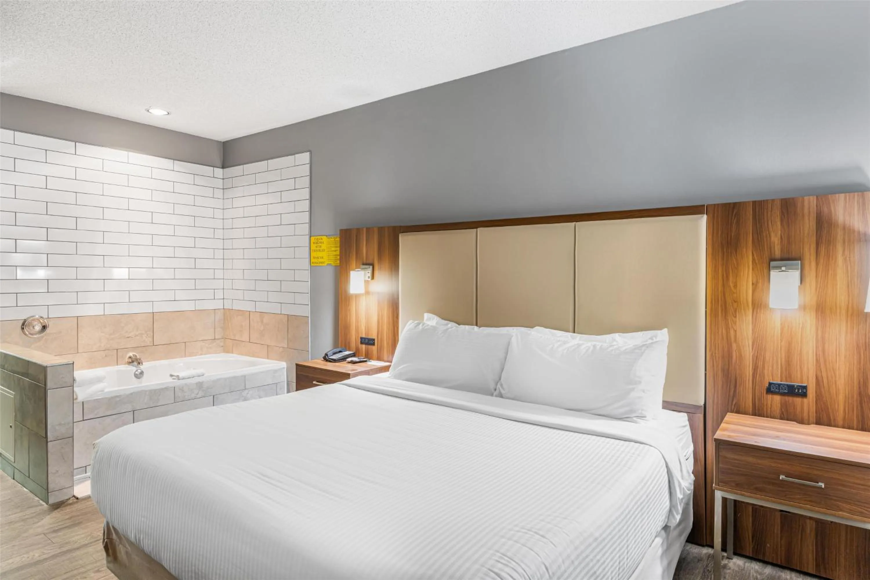 Bedroom, Bed in SureStay Hotel by Best Western Helen Downtown