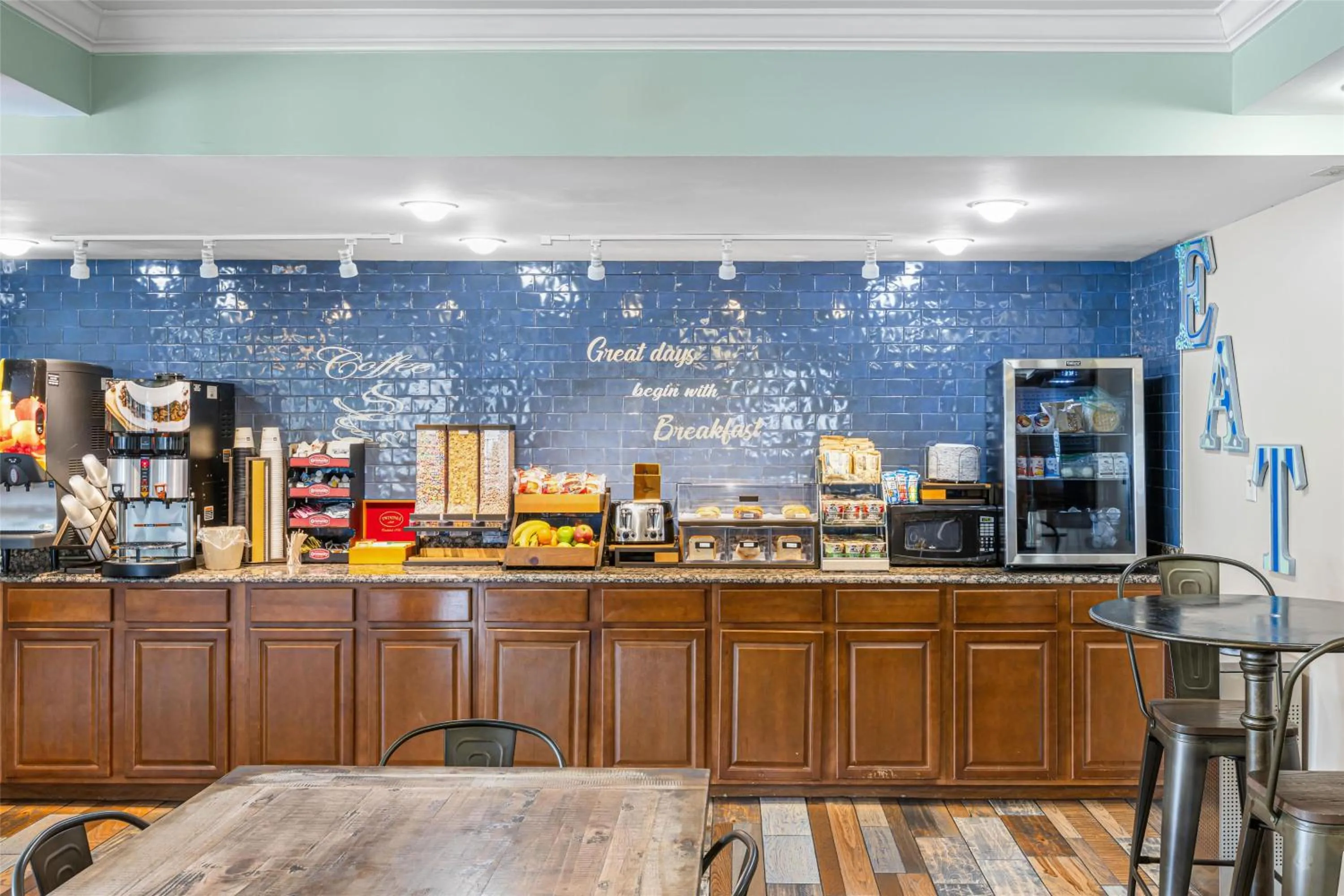 Coffee/tea facilities in SureStay Hotel by Best Western Helen Downtown