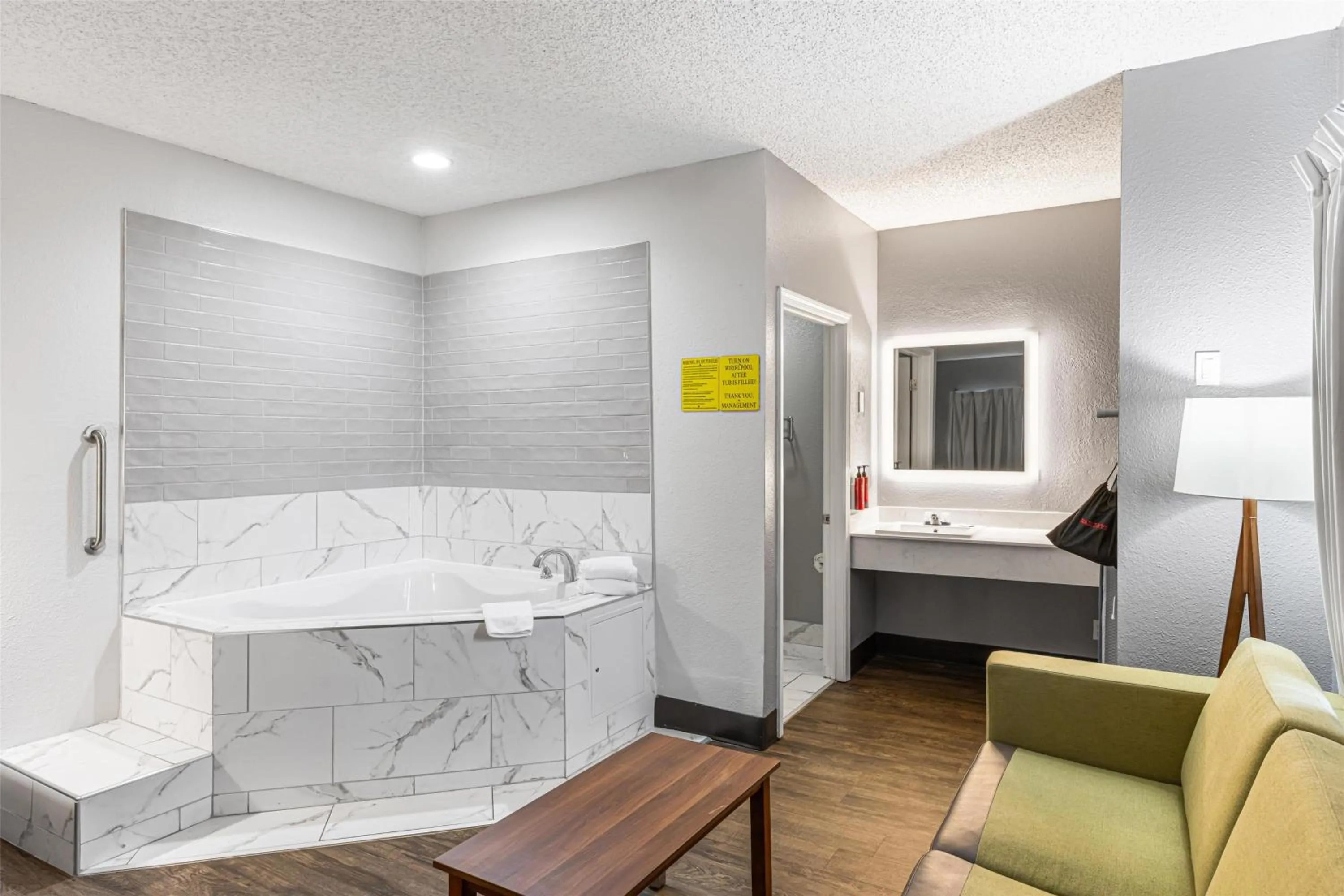 Bedroom, Bed in SureStay Hotel by Best Western Helen Downtown