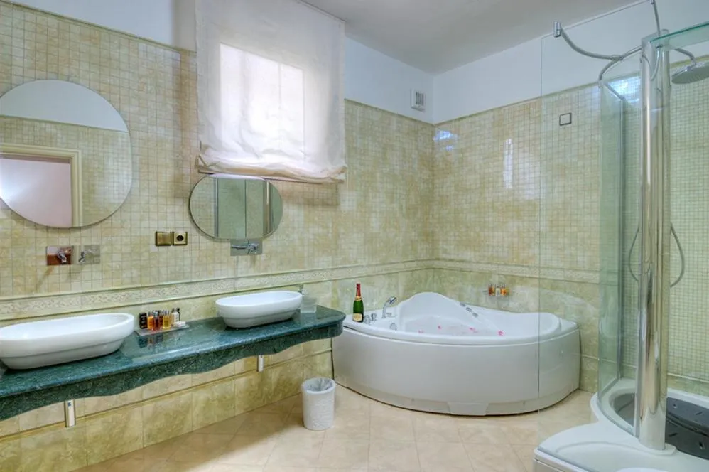 Hot Tub, Bathroom in ViverE' Resort