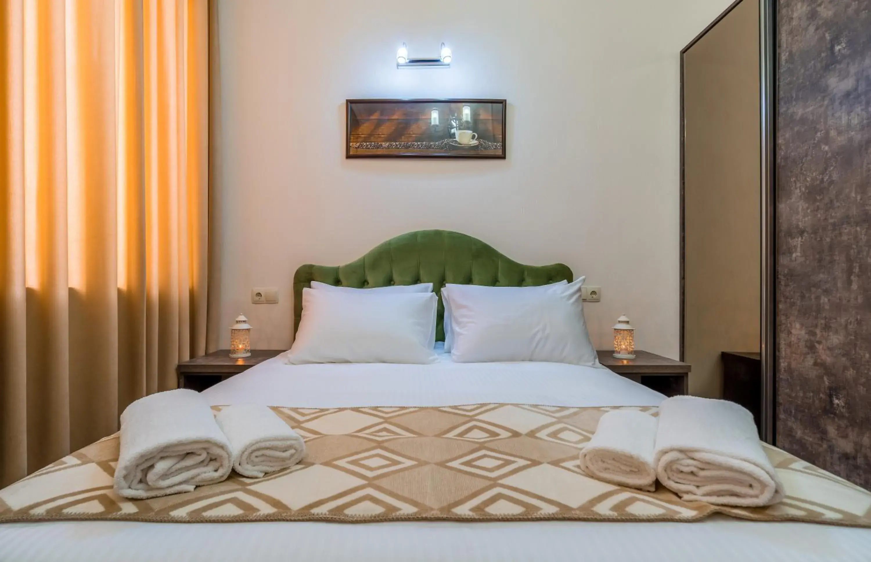 Large Double Room - single occupancy in Golden Light Hotel Large Double Room - single occupancy in Golden Light Hotel