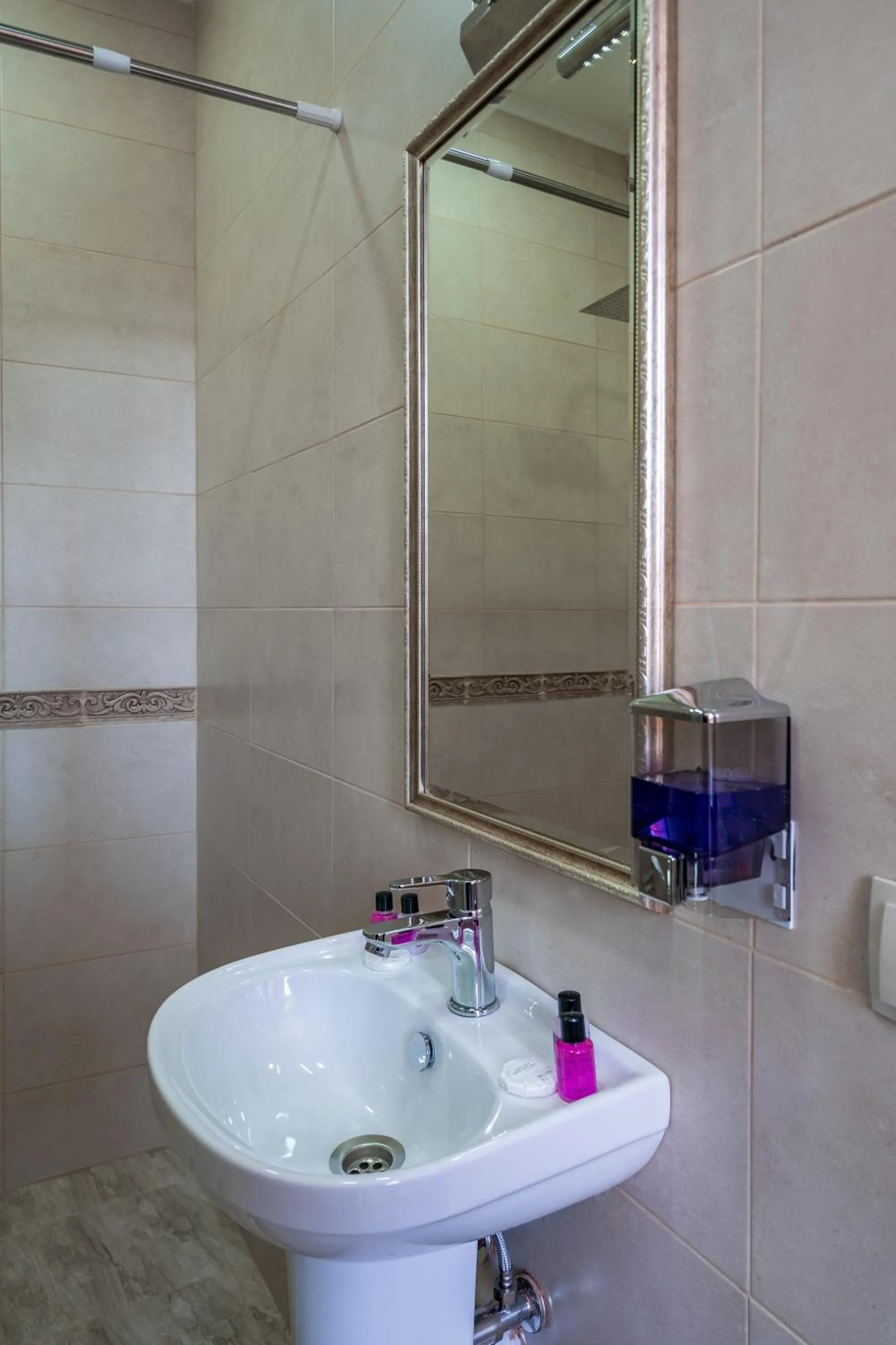 Bathroom in Golden Light Hotel