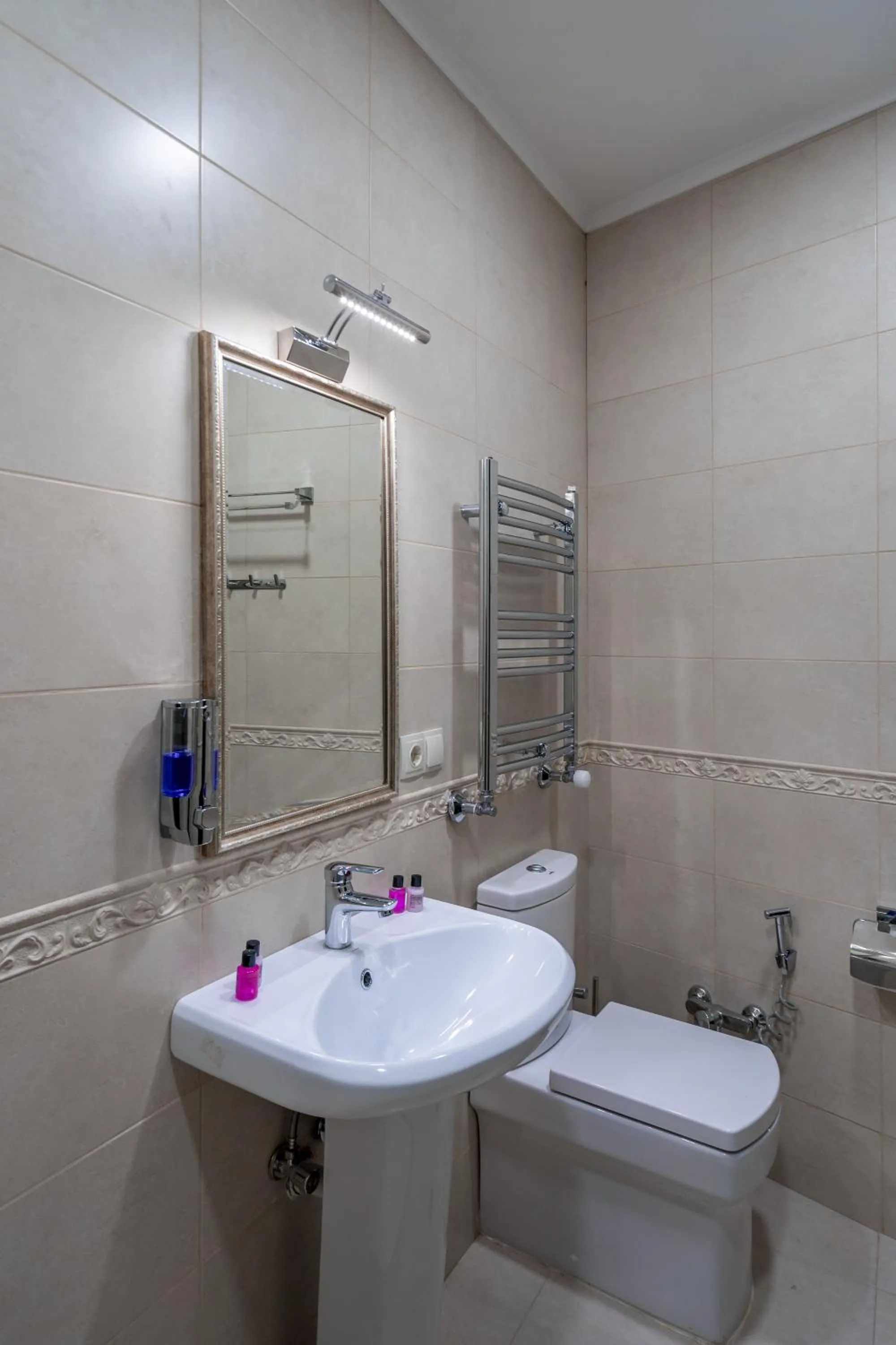 Toilet in Golden Light Hotel