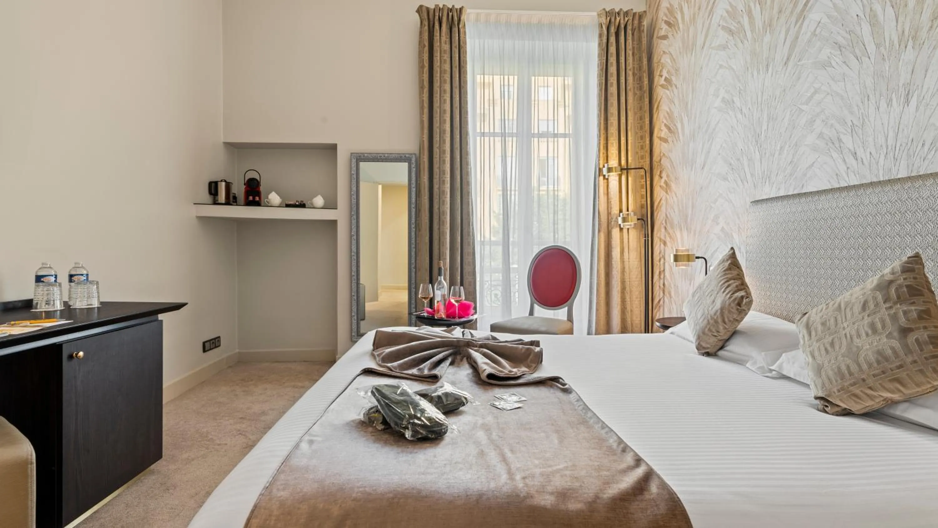 Bedroom, Bed in Hotel Villa Victoria