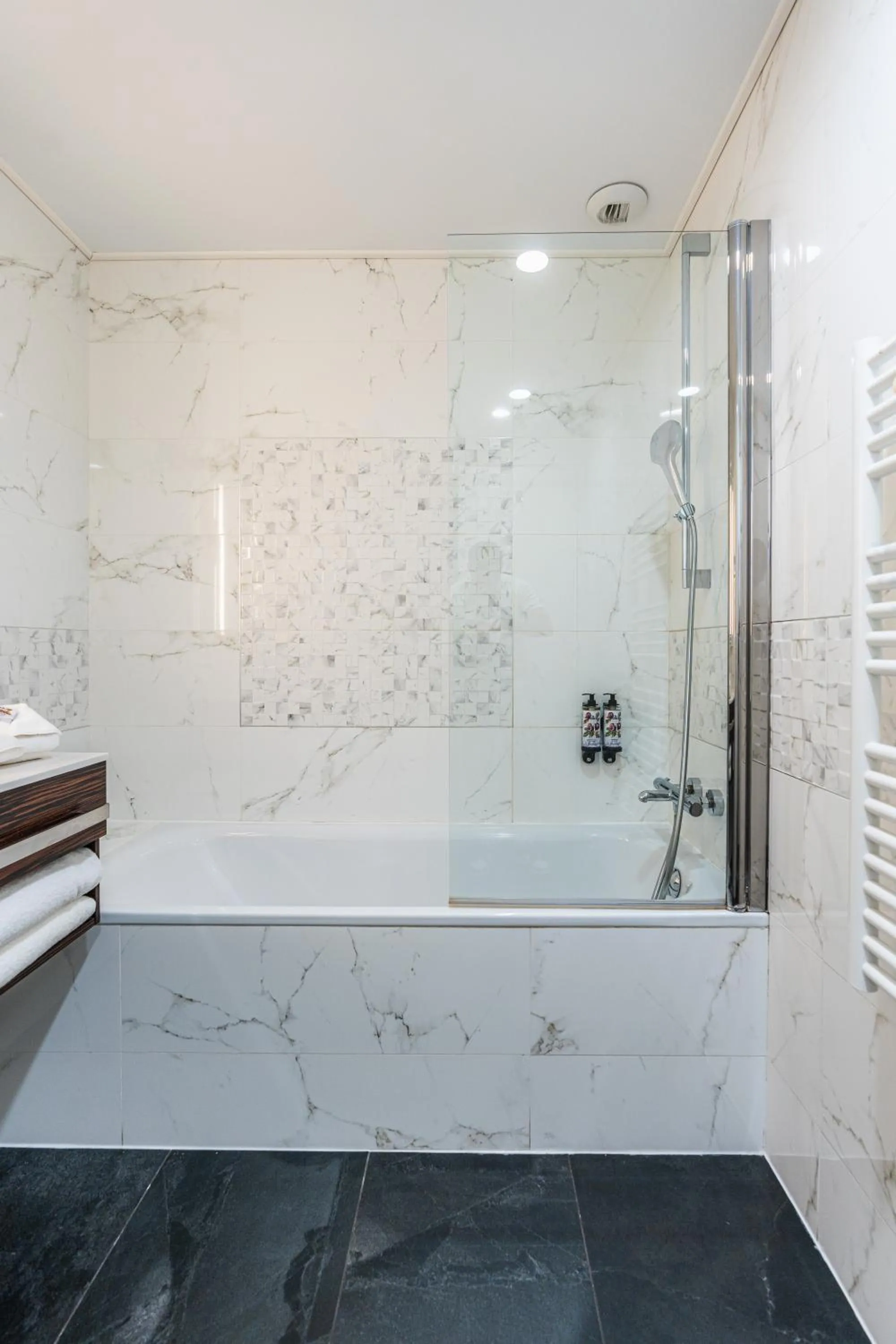 Bathroom in Hotel Villa Victoria