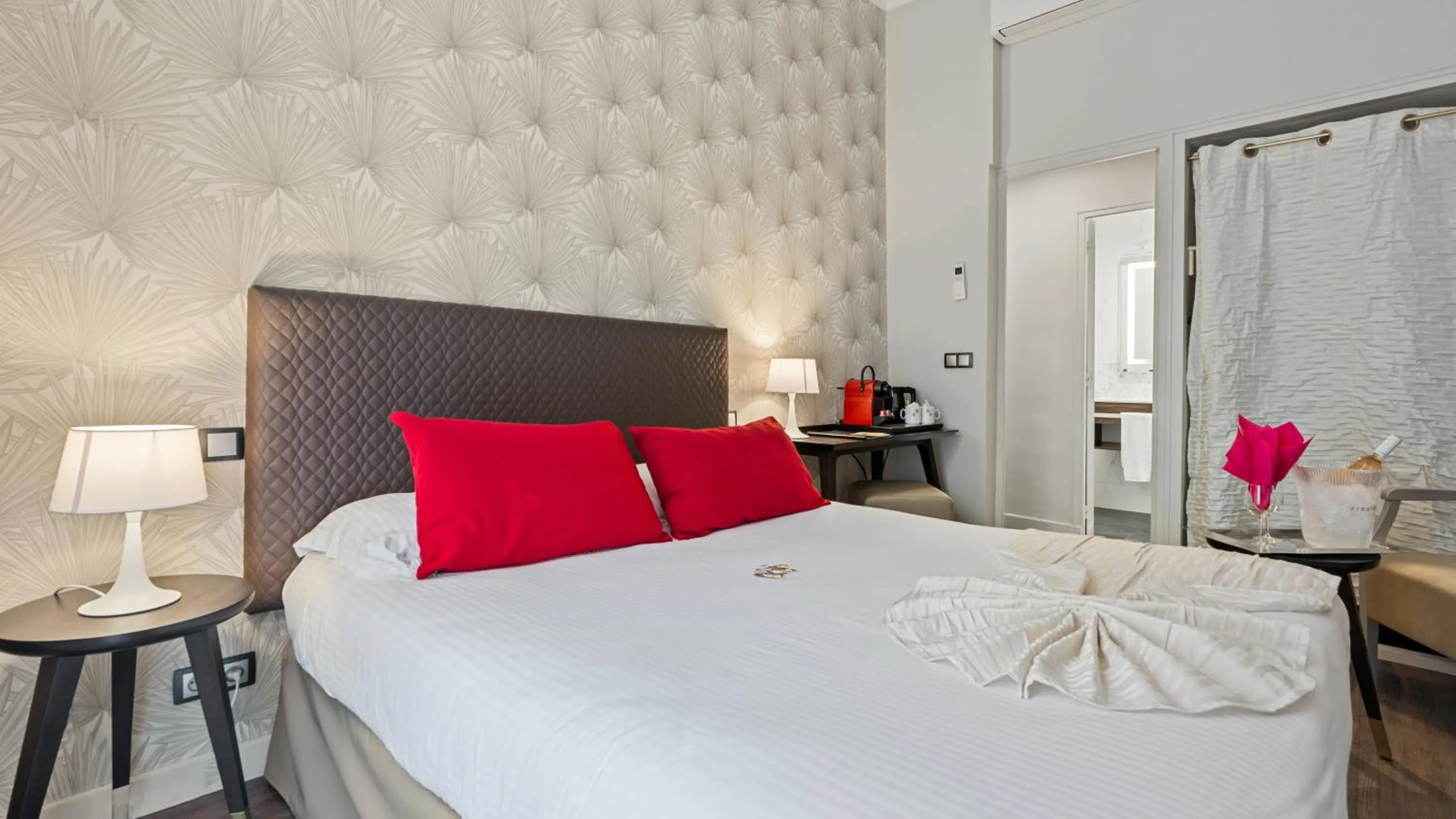 Bedroom, Bed in Hotel Villa Victoria