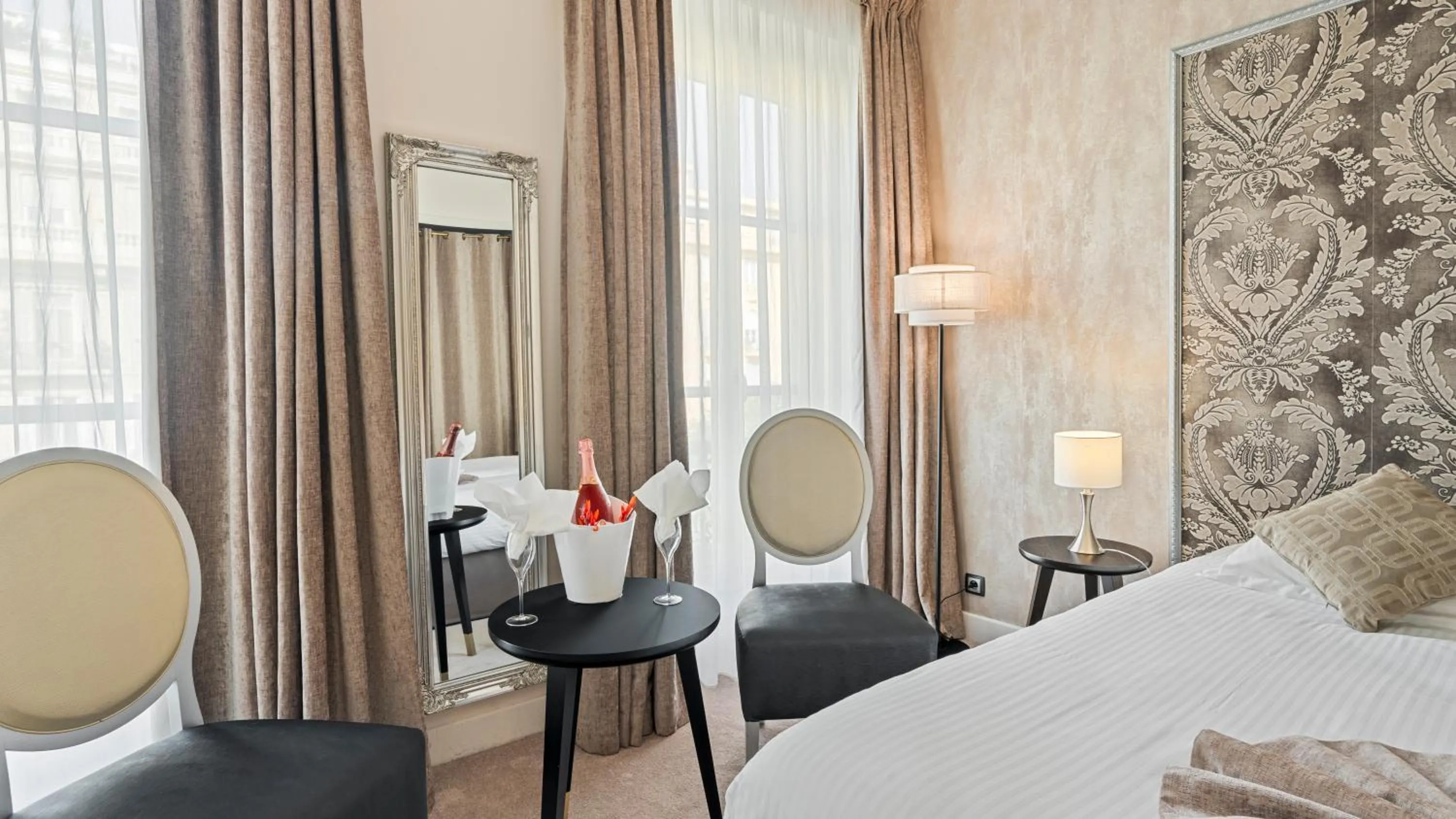 Bedroom, Bed in Hotel Villa Victoria