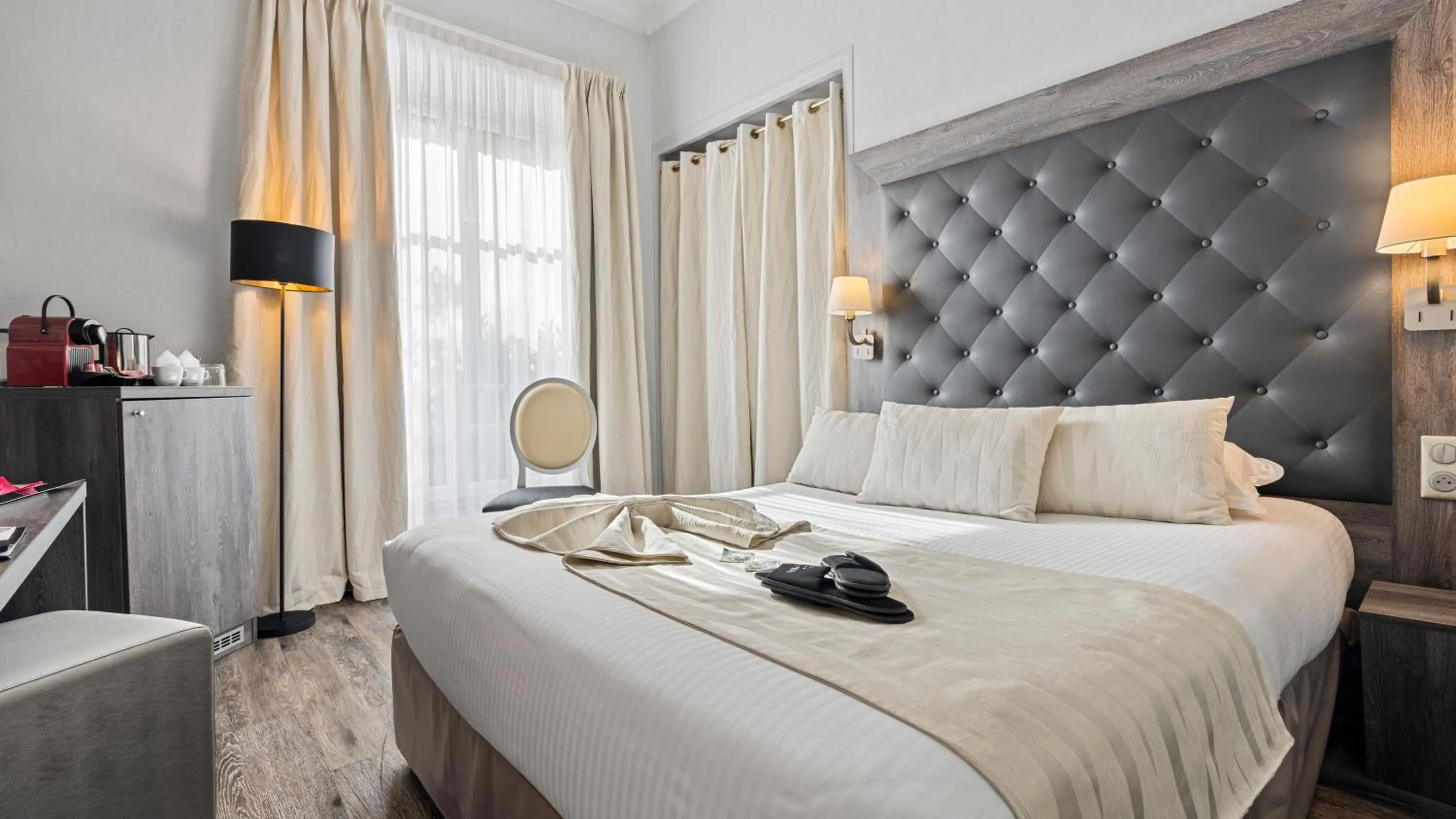 Bedroom, Bed in Hotel Villa Victoria