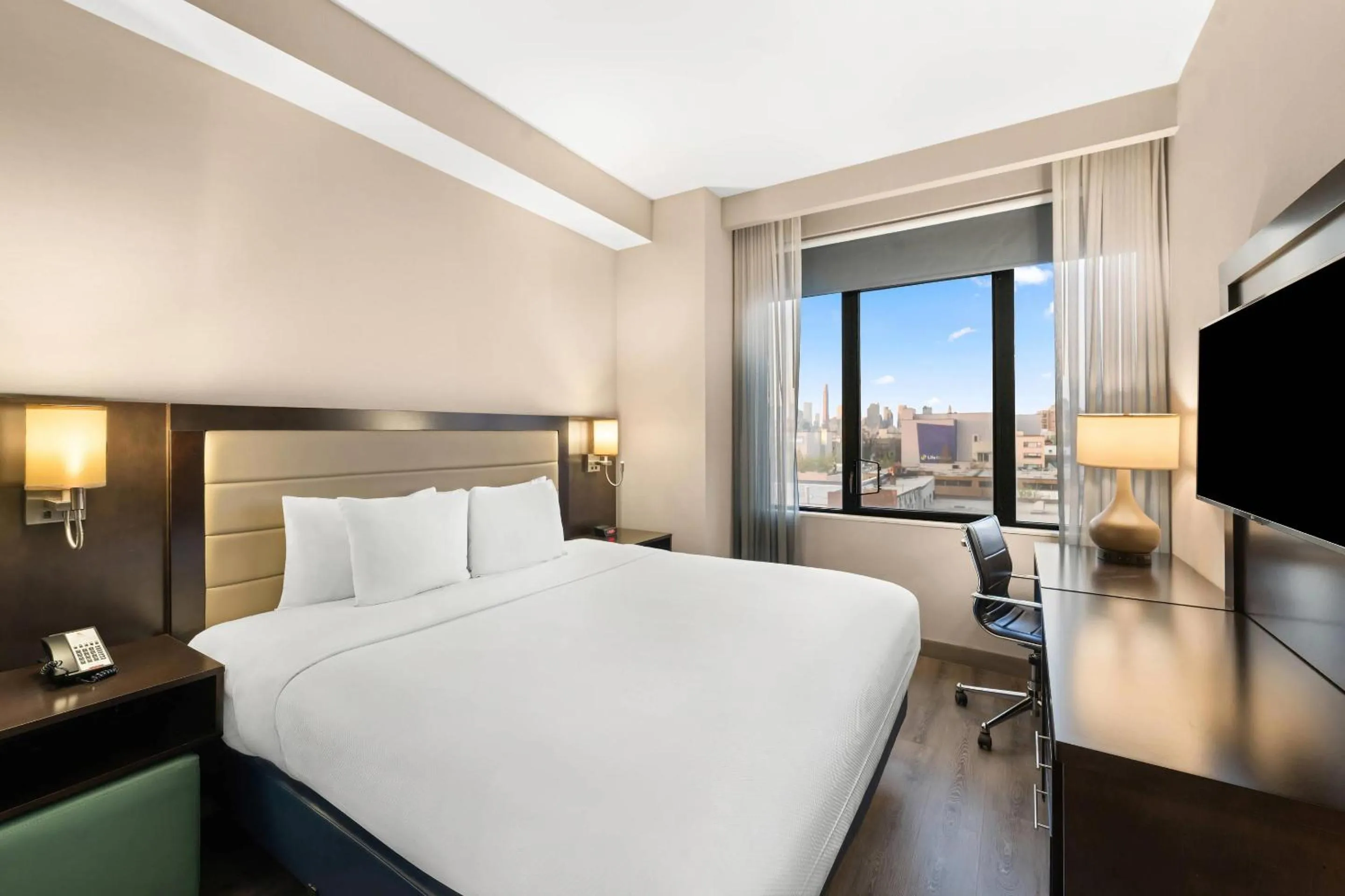 Bedroom, Bed in Comfort Inn Prospect Park-Brooklyn