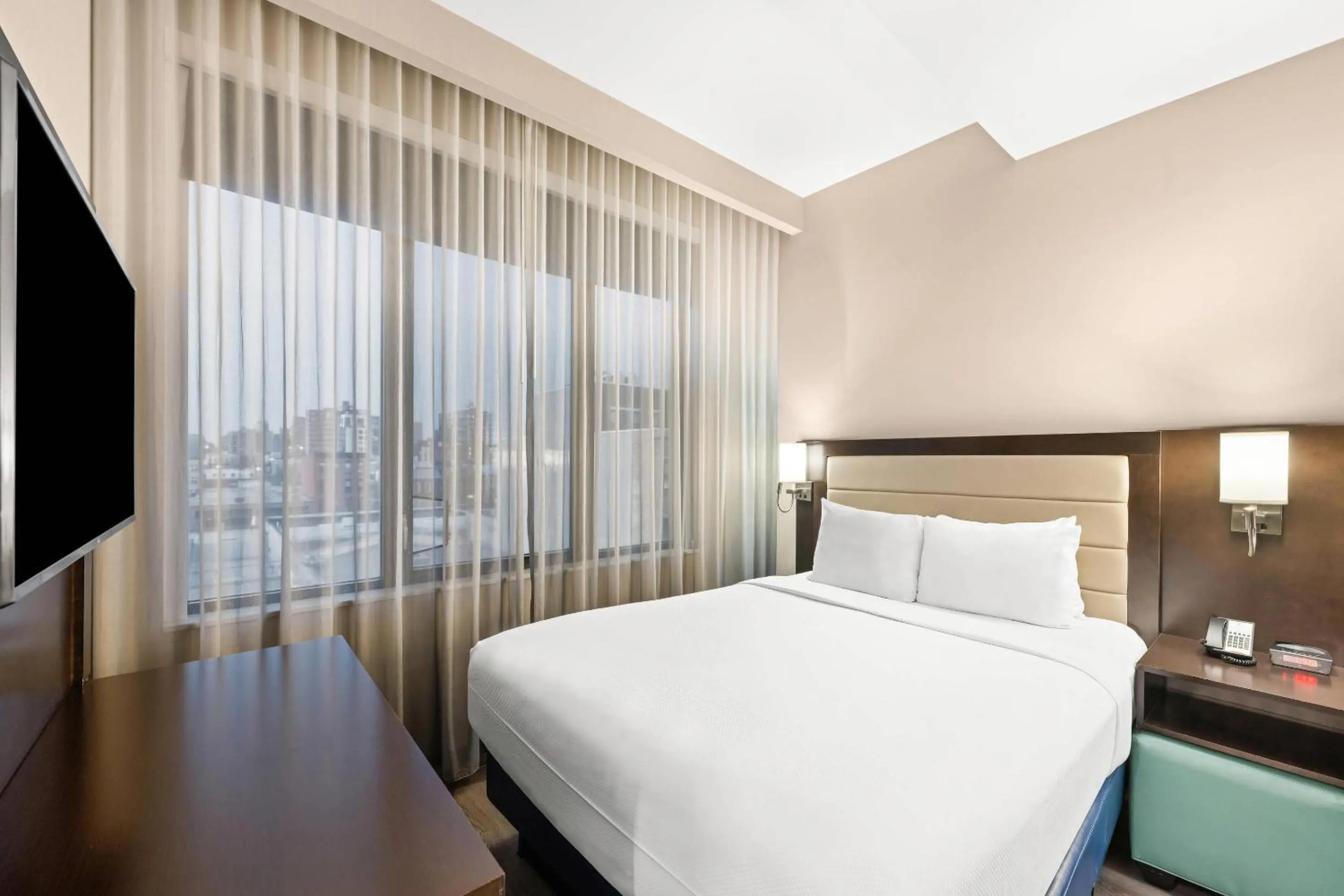 Bedroom, Bed in Comfort Inn Prospect Park-Brooklyn