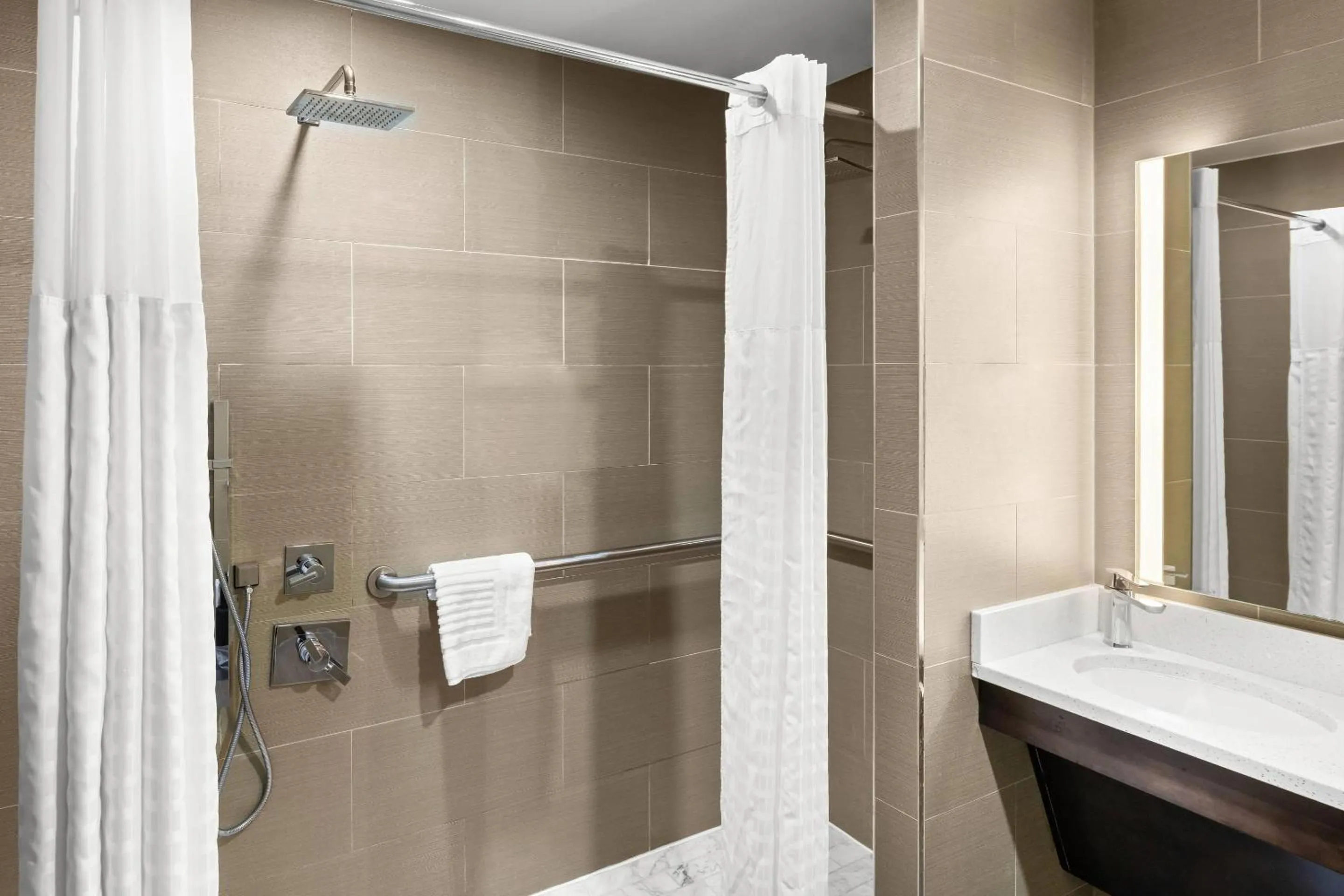 Bathroom in Comfort Inn Prospect Park-Brooklyn