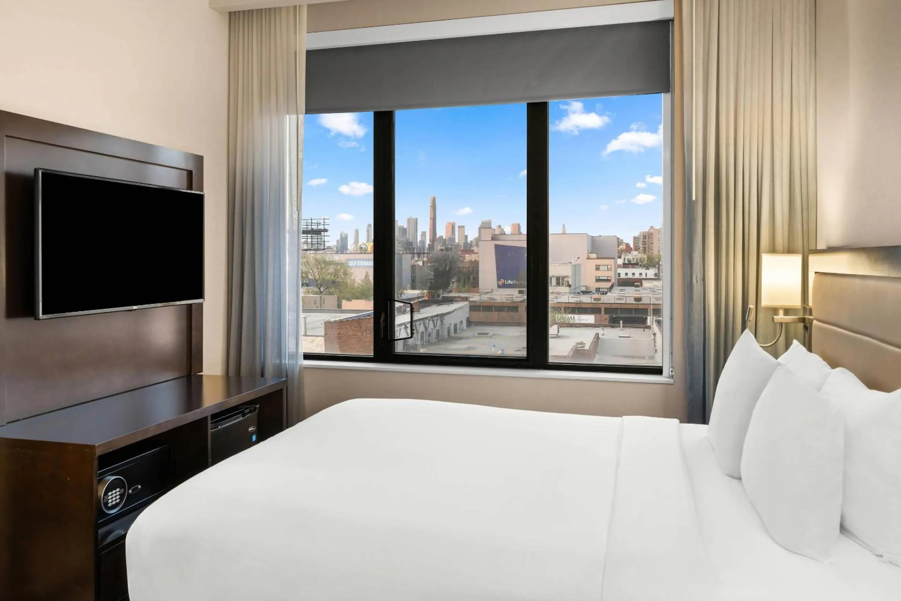 Bedroom, Bed in Comfort Inn Prospect Park-Brooklyn