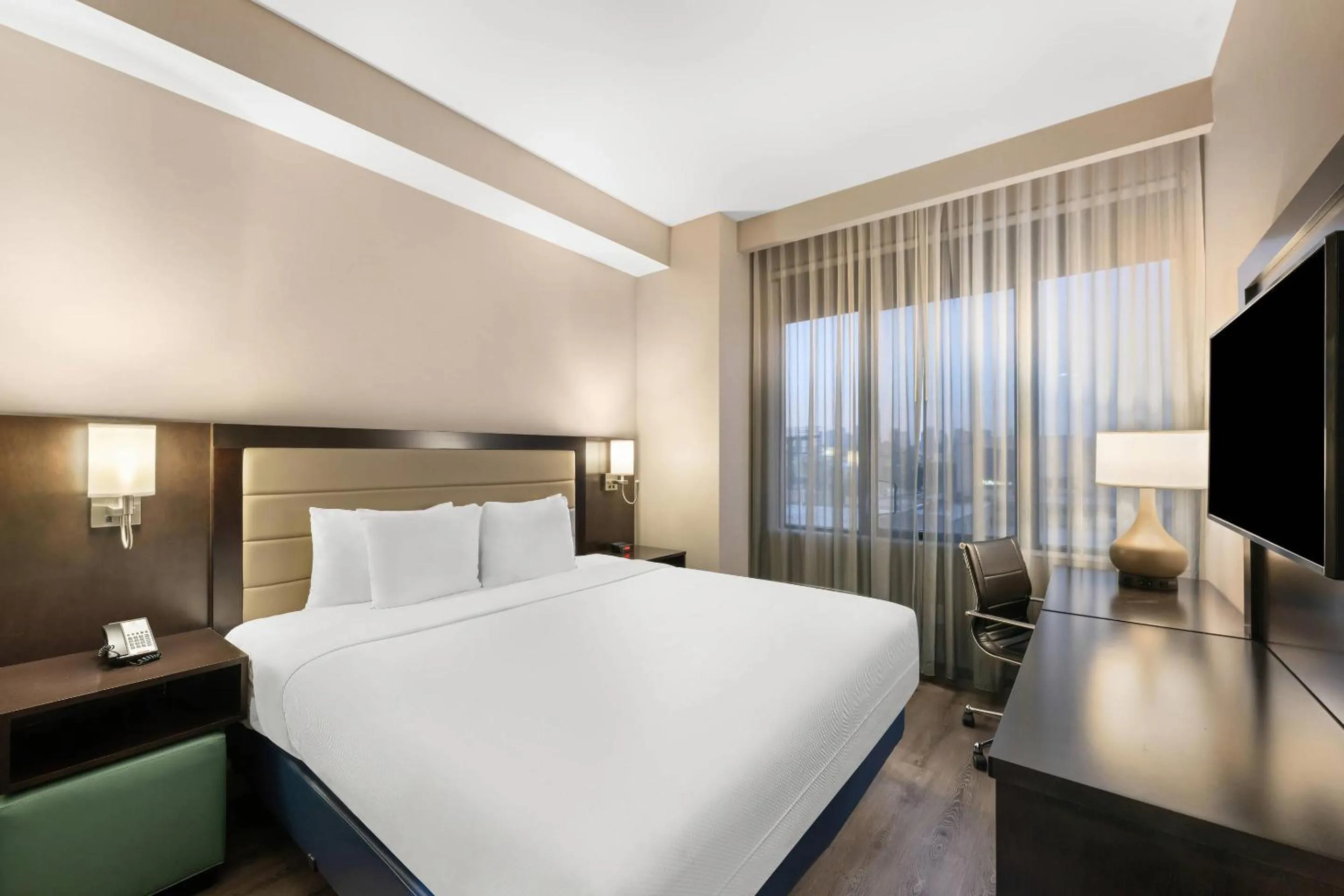 Bedroom, Bed in Comfort Inn Prospect Park-Brooklyn