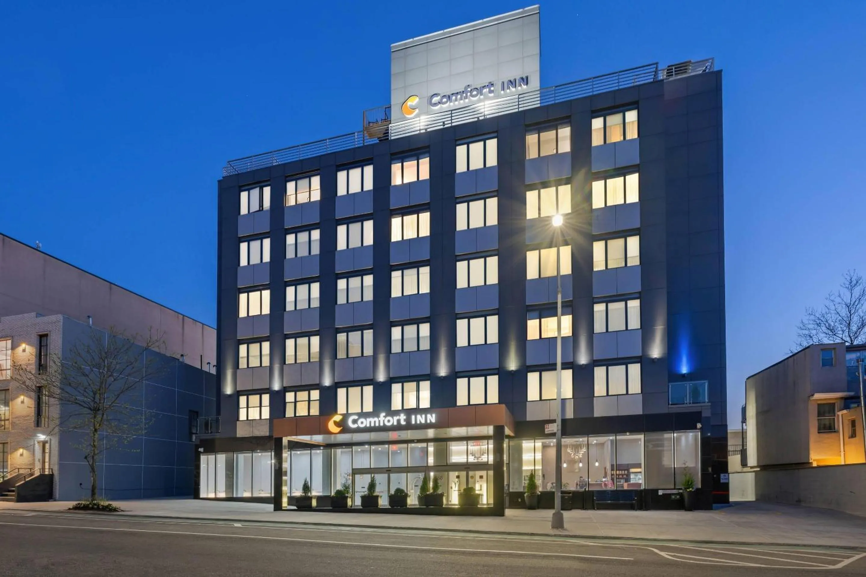 Property building in Comfort Inn Prospect Park-Brooklyn