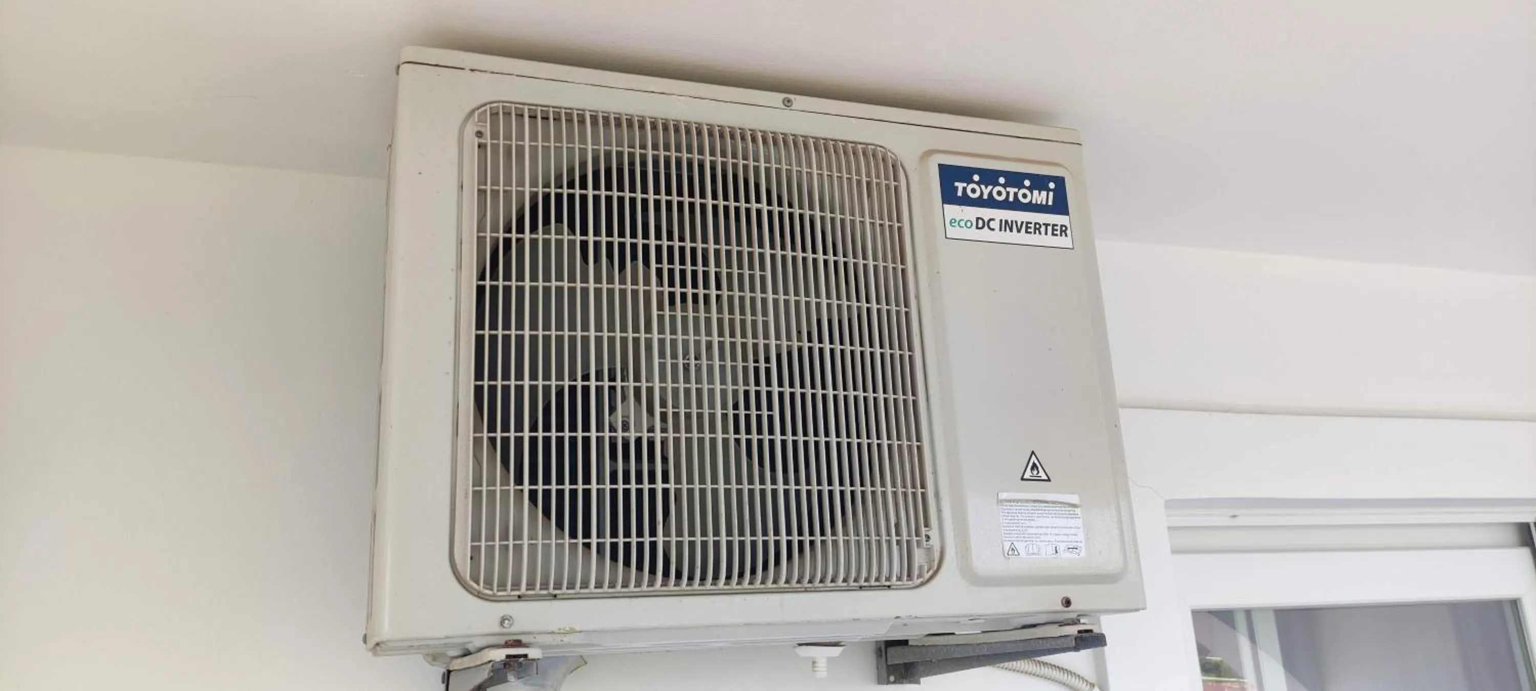 air conditioner in Anna Studio and Apartments