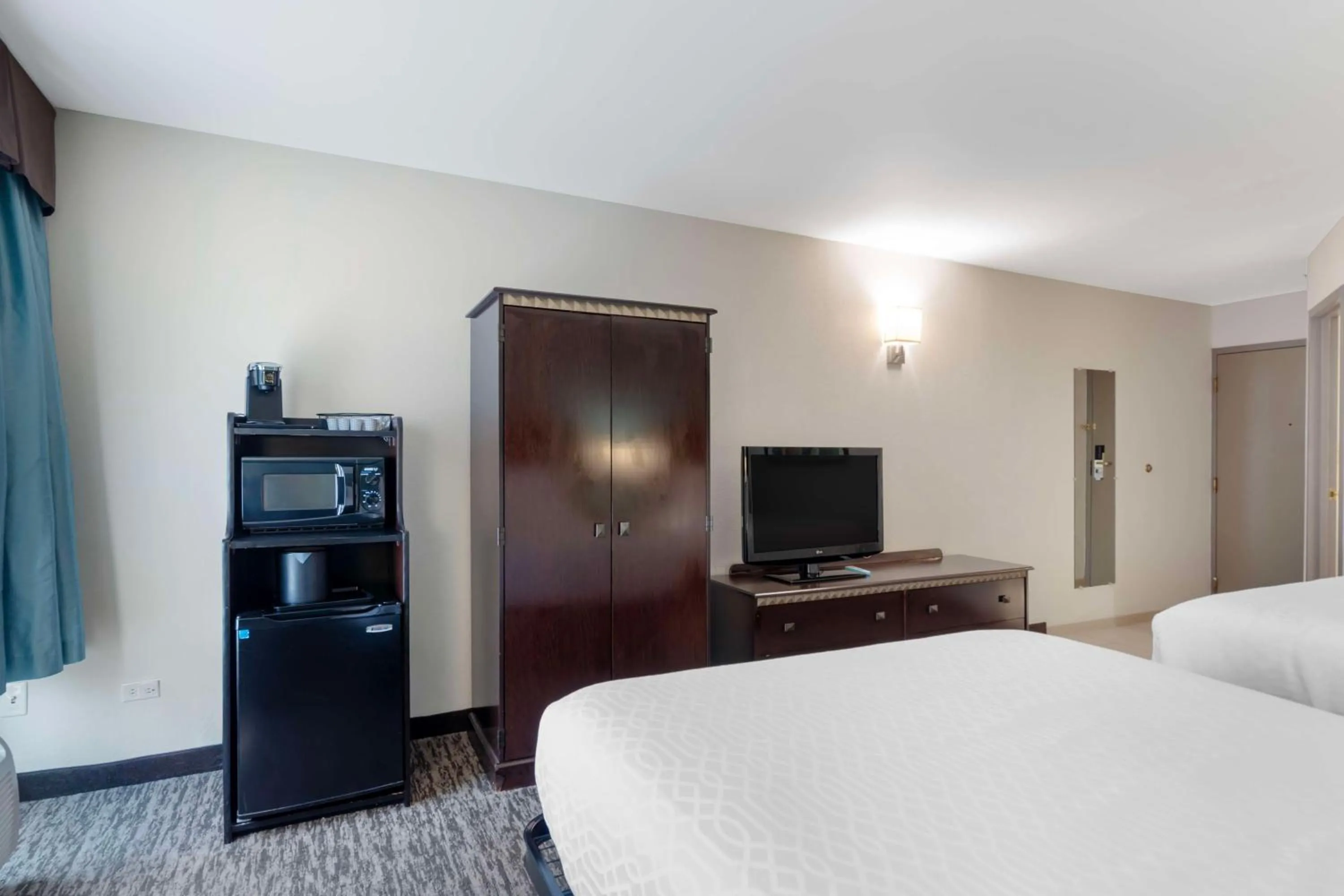 Bedroom, Bed in Best Western Plus Chicagoland - Countryside