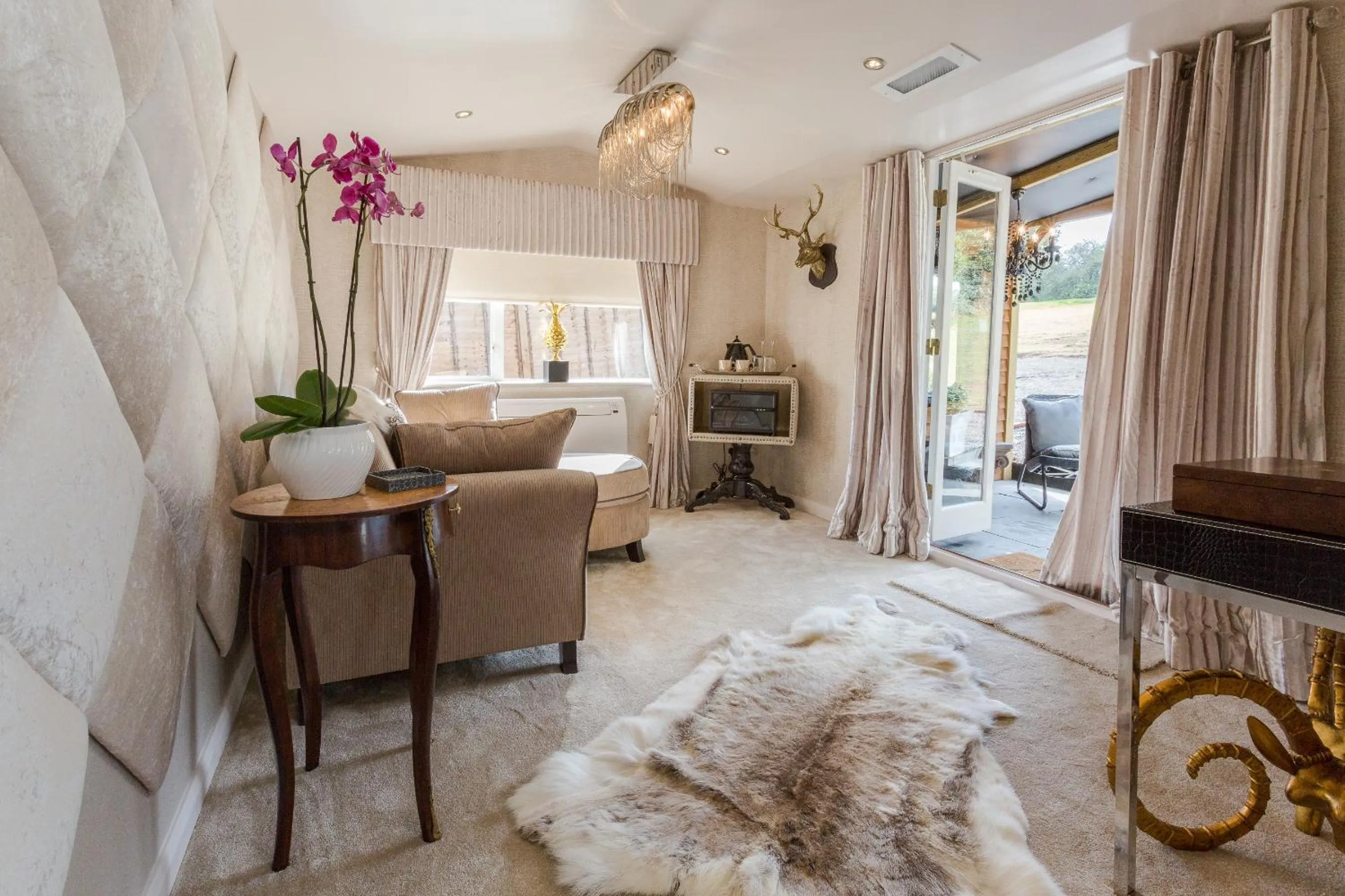 Living room, Bed in Who'd A Thought It