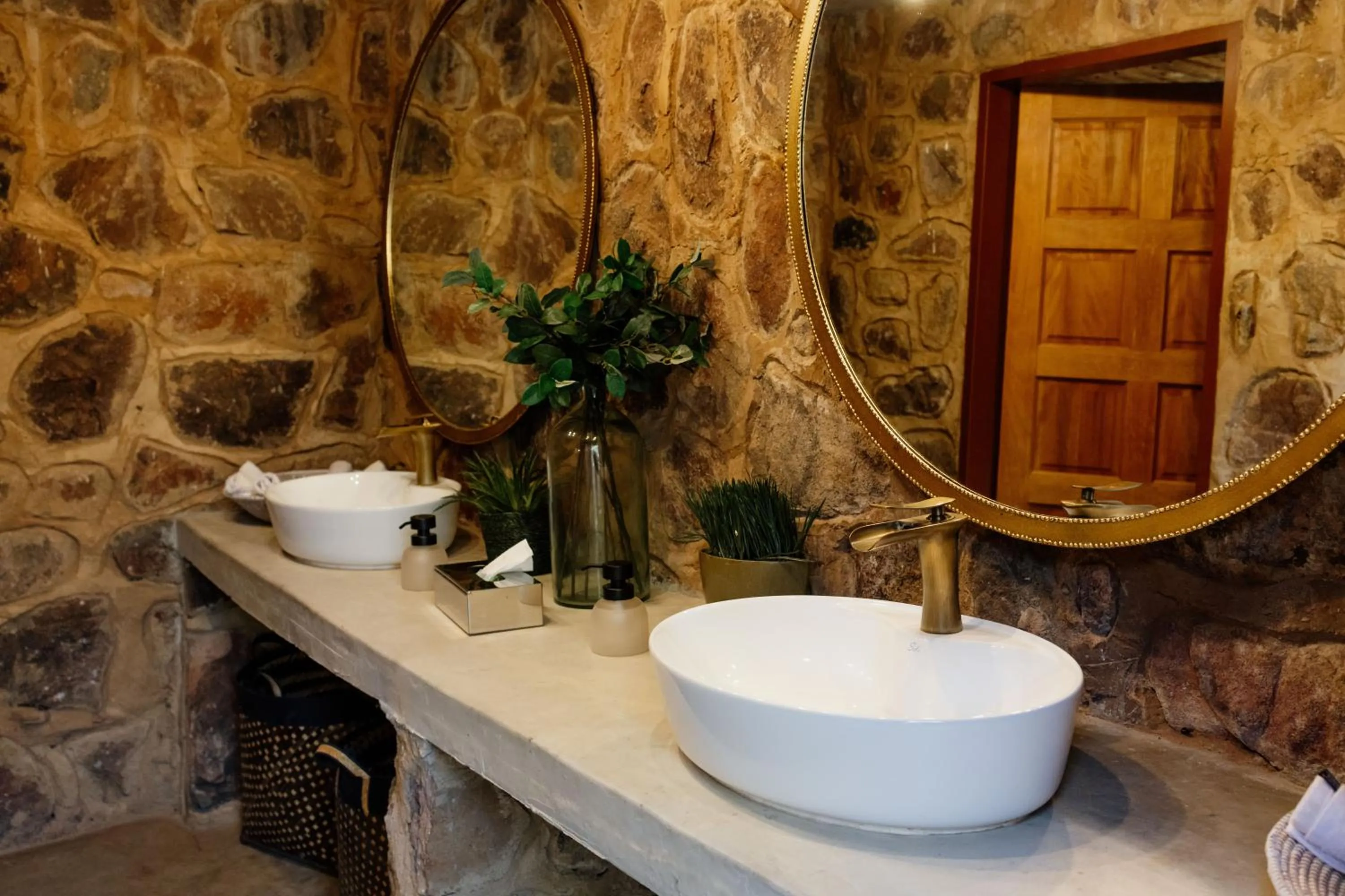 Bathroom in Dinkweng Safari Lodge