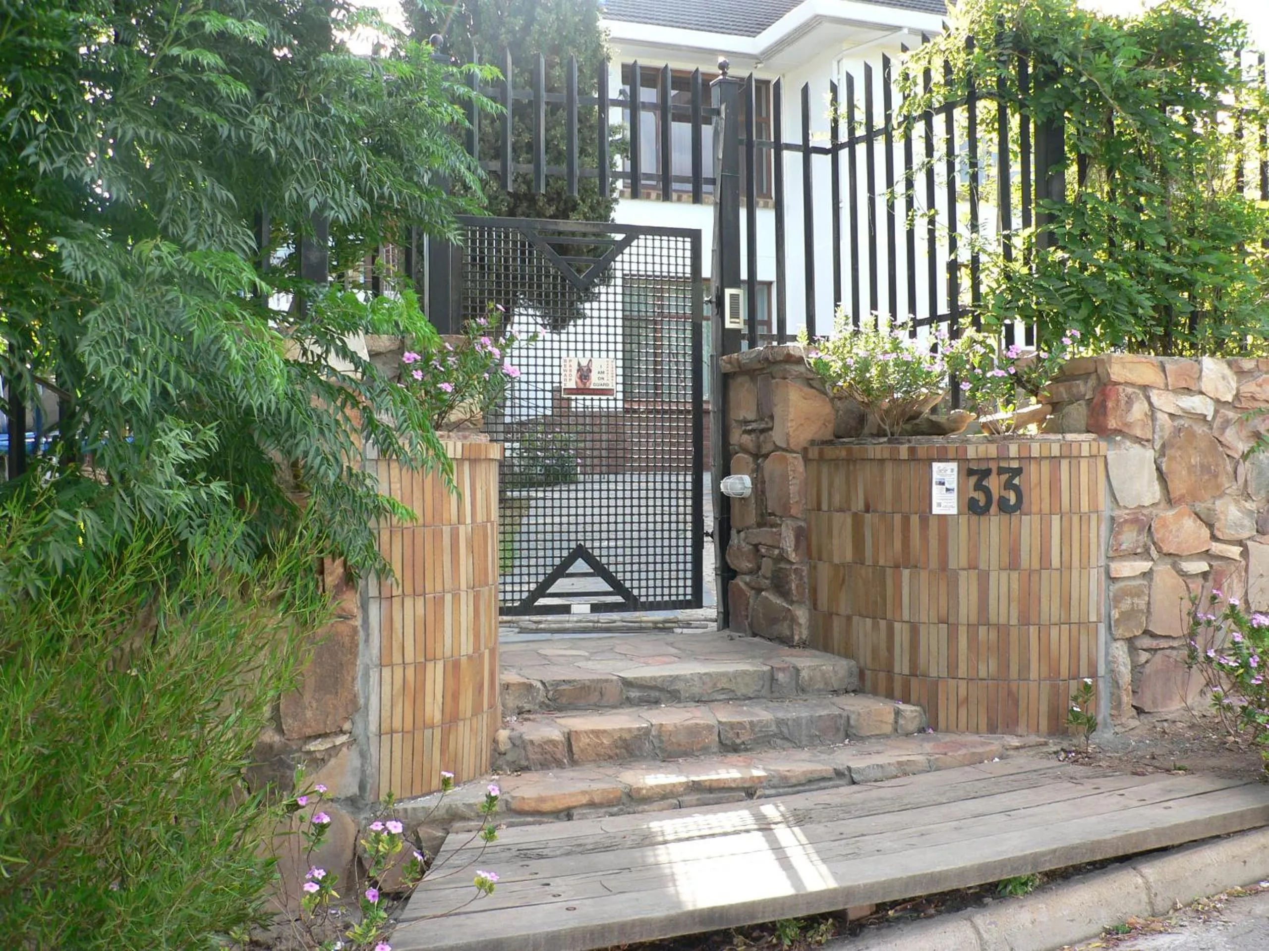 Facade/entrance in Mountain View Eco Lodge Montagu