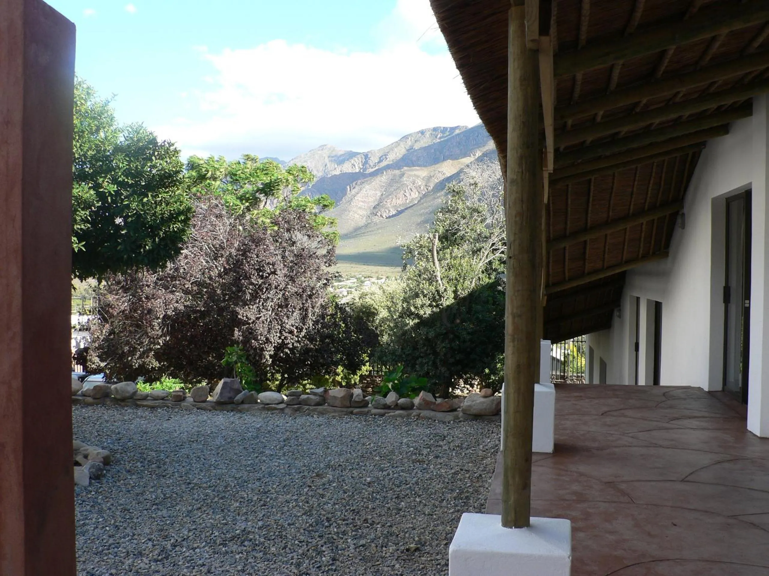 Facade/entrance in Mountain View Eco Lodge Montagu