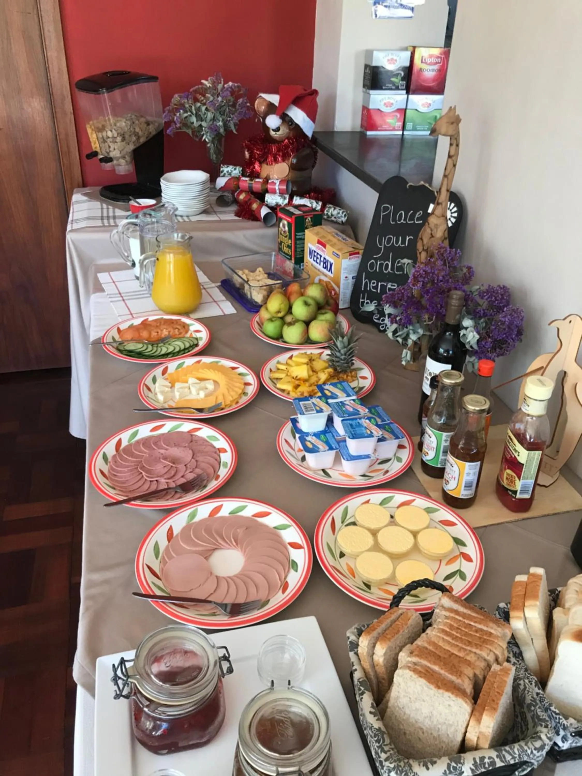 Buffet breakfast in Mountain View Eco Lodge Montagu