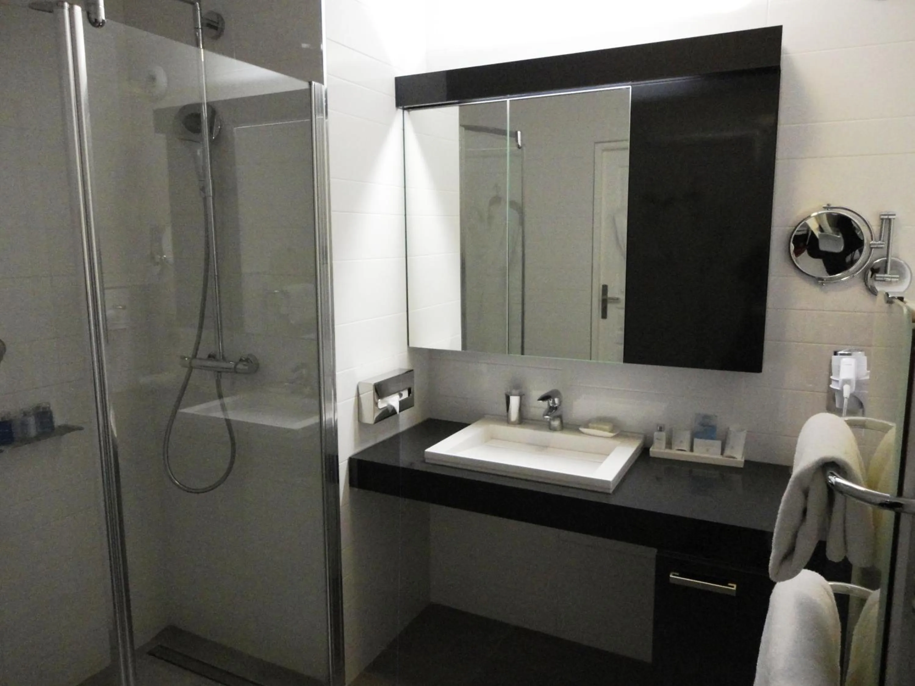 Bathroom in Résidence Alma Marceau