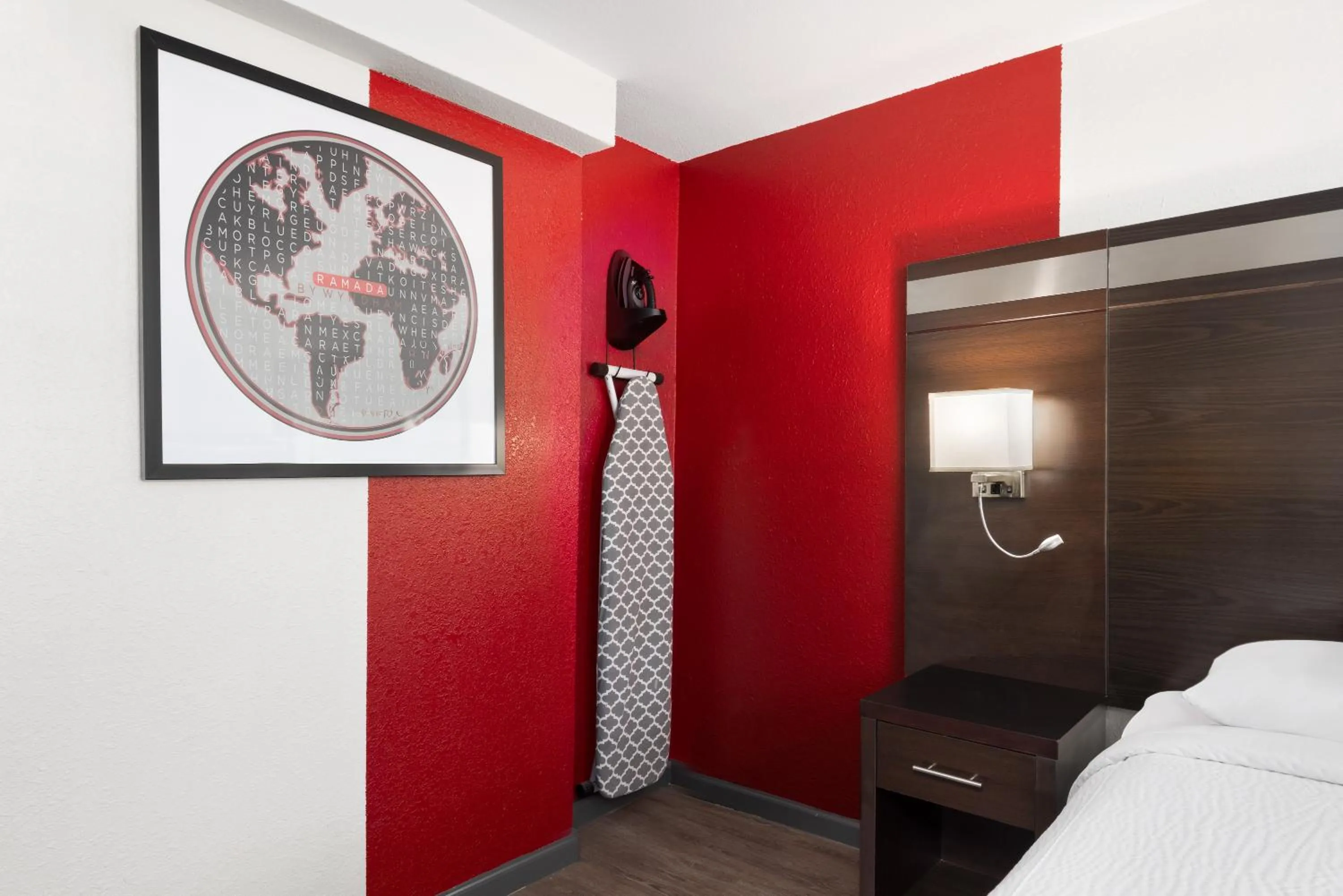 Bedroom, Bed in Ramada by Wyndham Medford Airport North