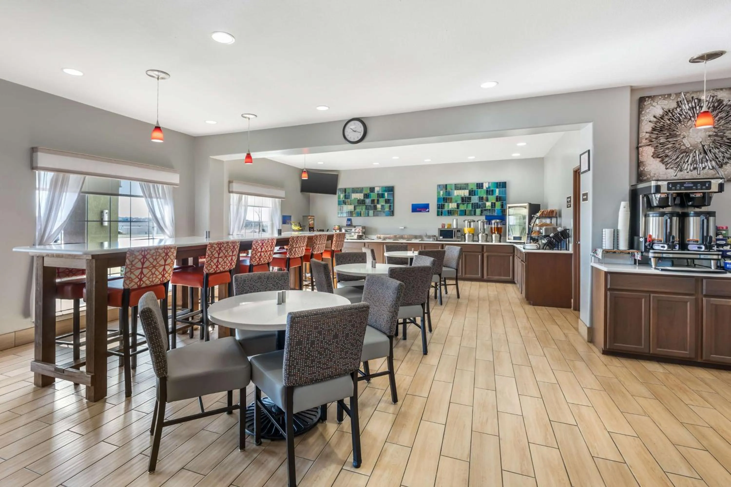 Breakfast in Best Western Club House Inn & Suites