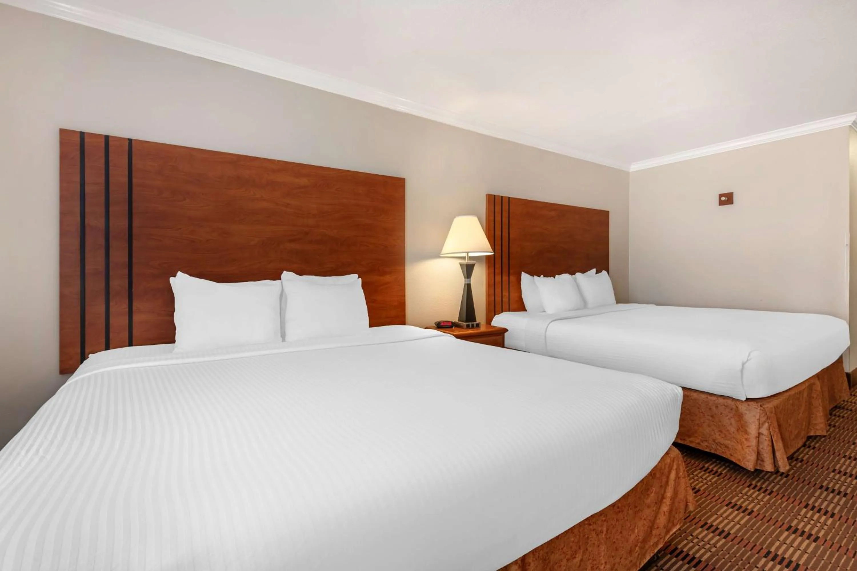 Bedroom, Bed in Best Western Club House Inn & Suites