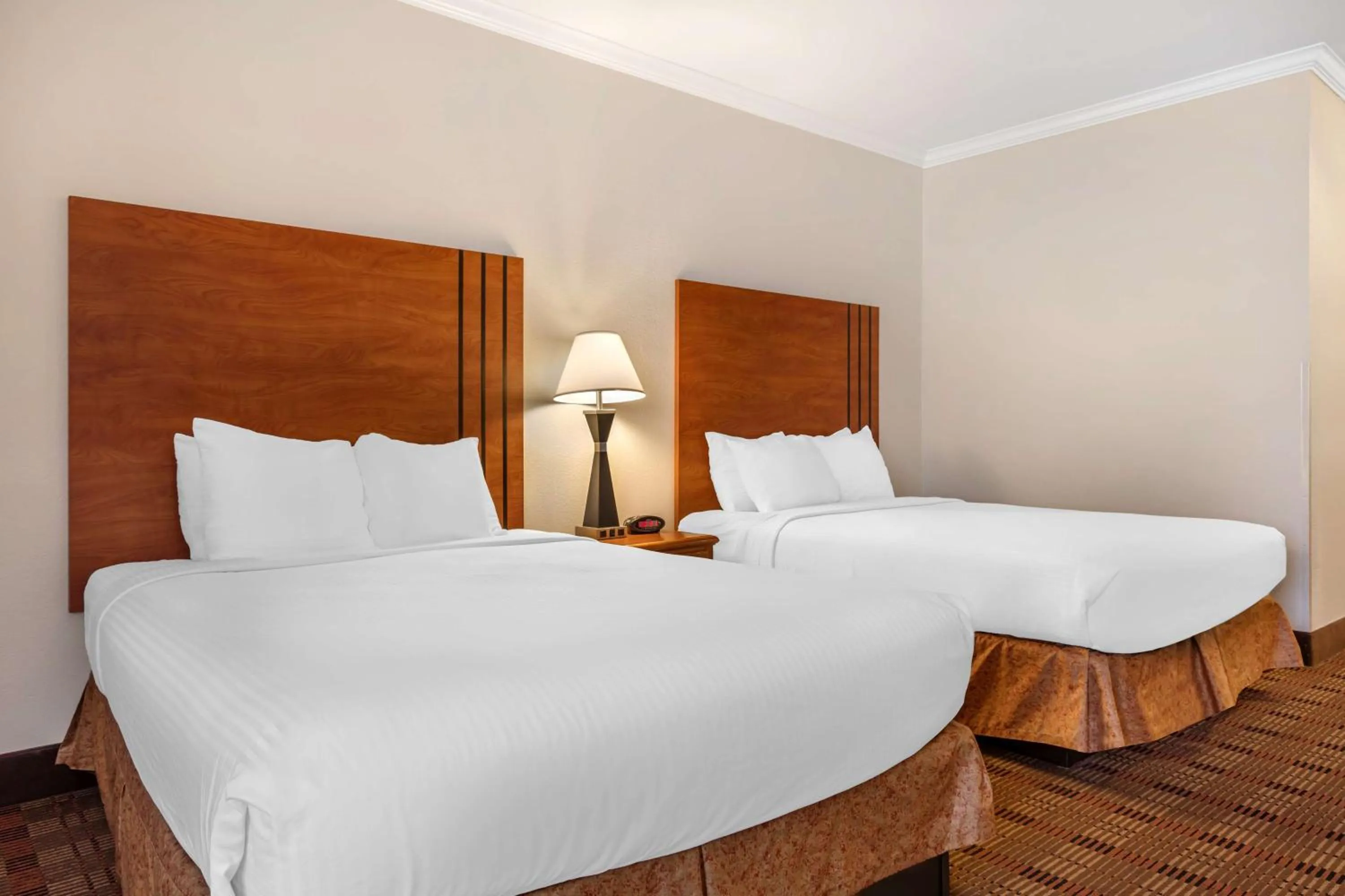 Bedroom, Bed in Best Western Club House Inn & Suites