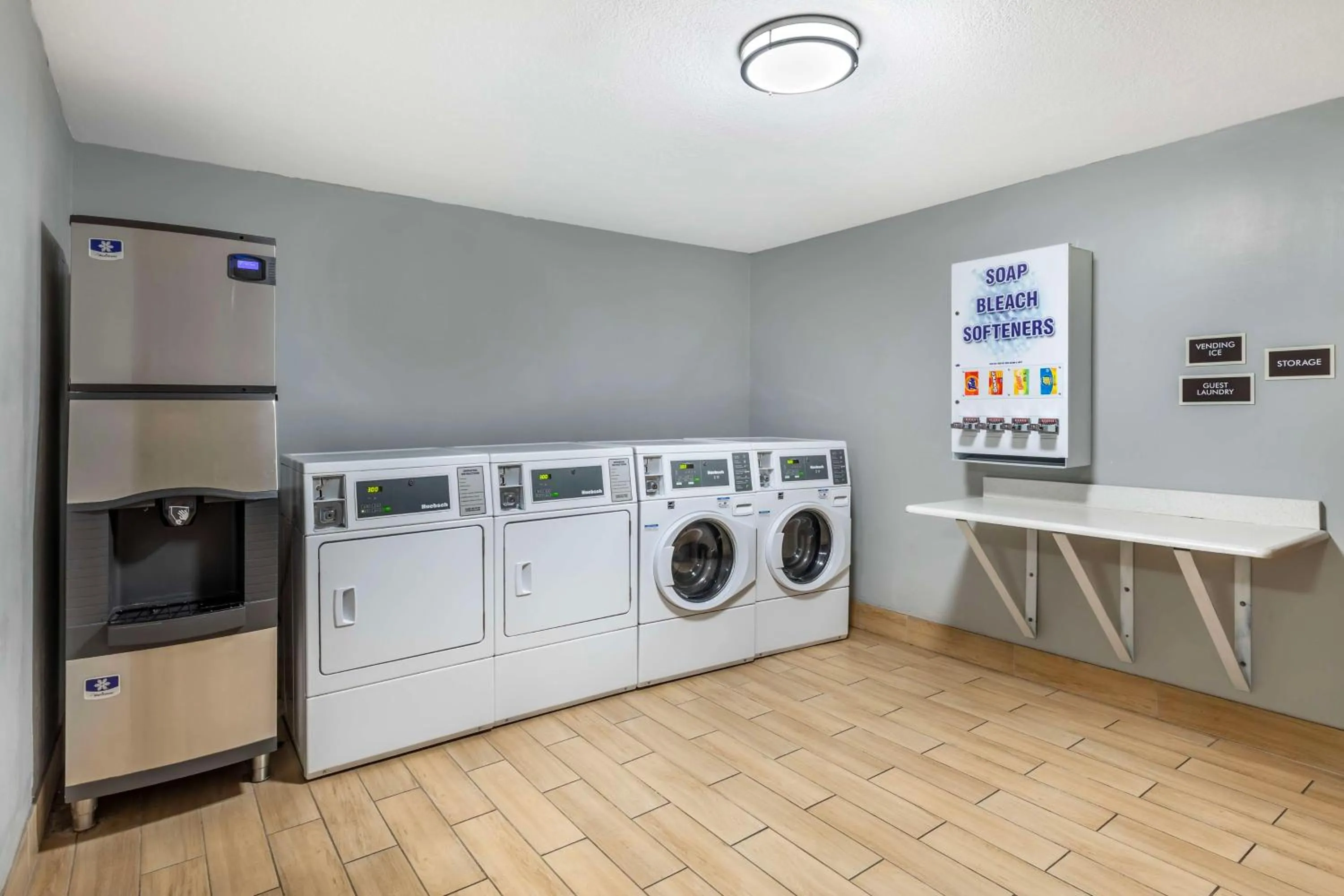 laundry in Best Western Club House Inn & Suites