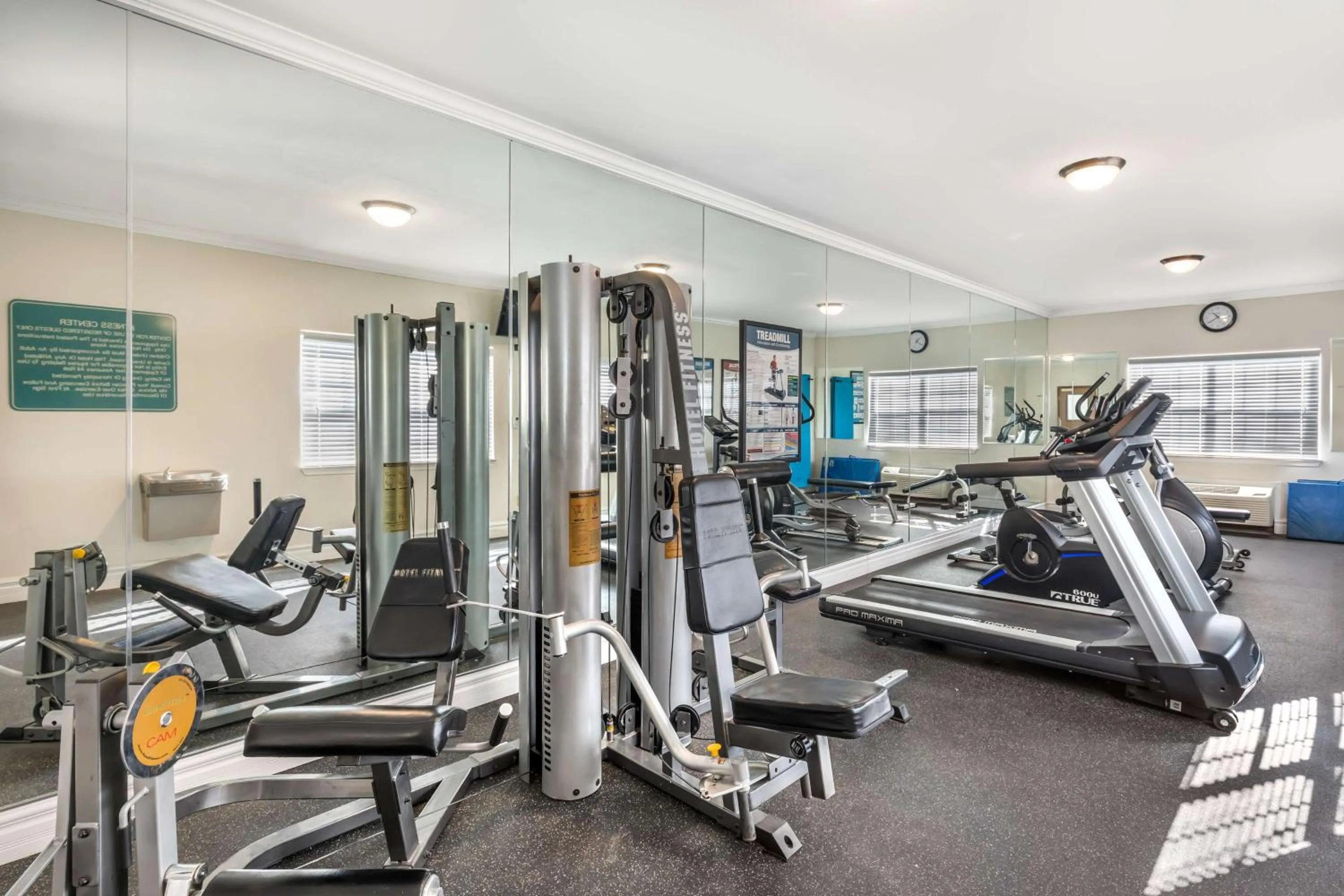 Fitness centre/facilities in Best Western Club House Inn & Suites