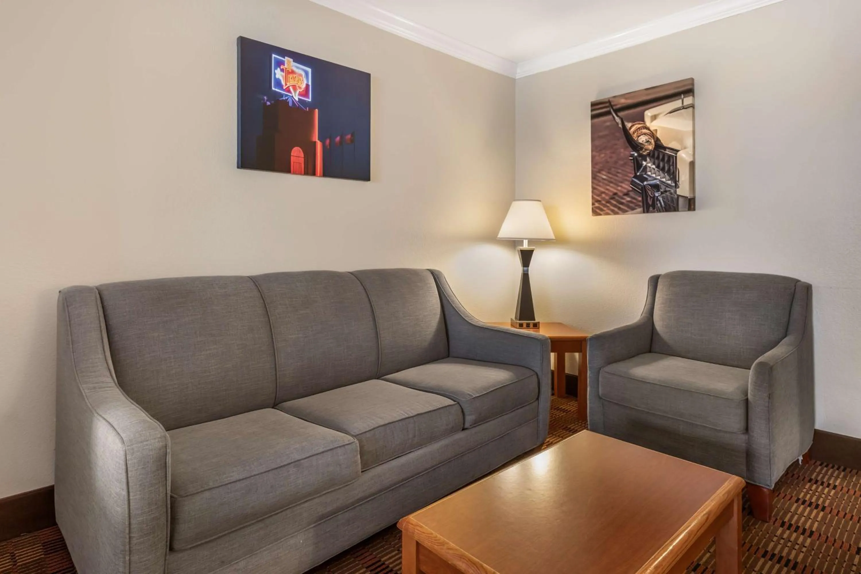 Photo of the whole room in Best Western Club House Inn & Suites