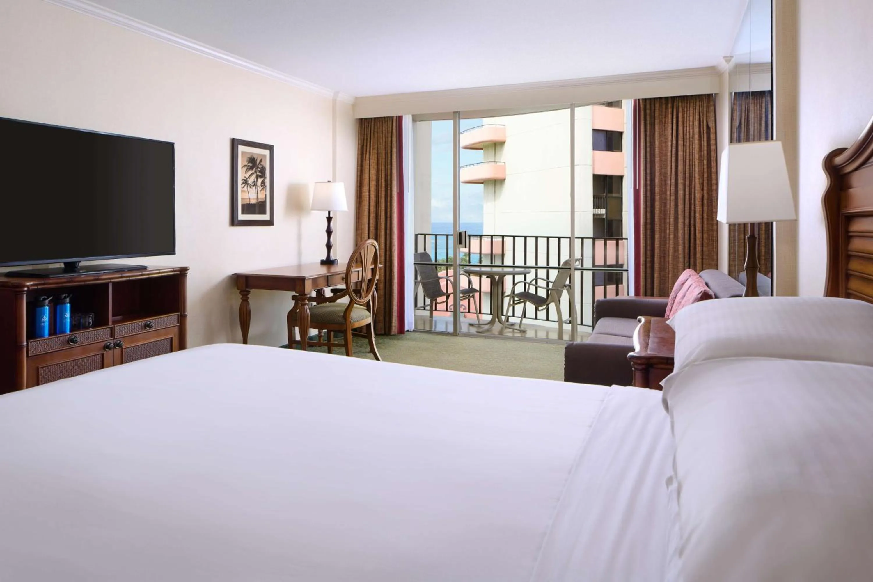 Bedroom, Bed in OUTRIGGER Waikiki Beach Resort