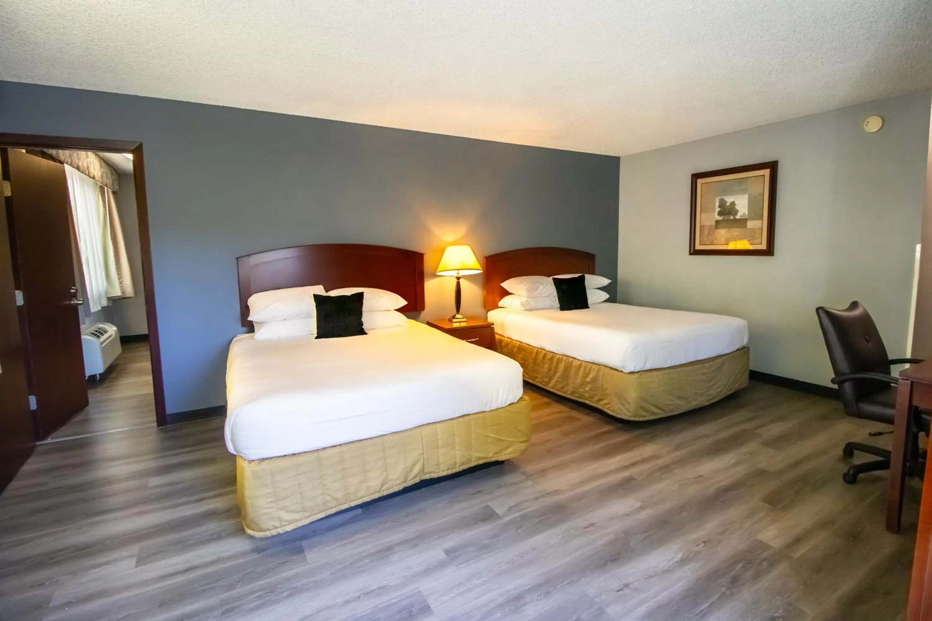 Bed in Red Lion Inn & Suites Vancouver