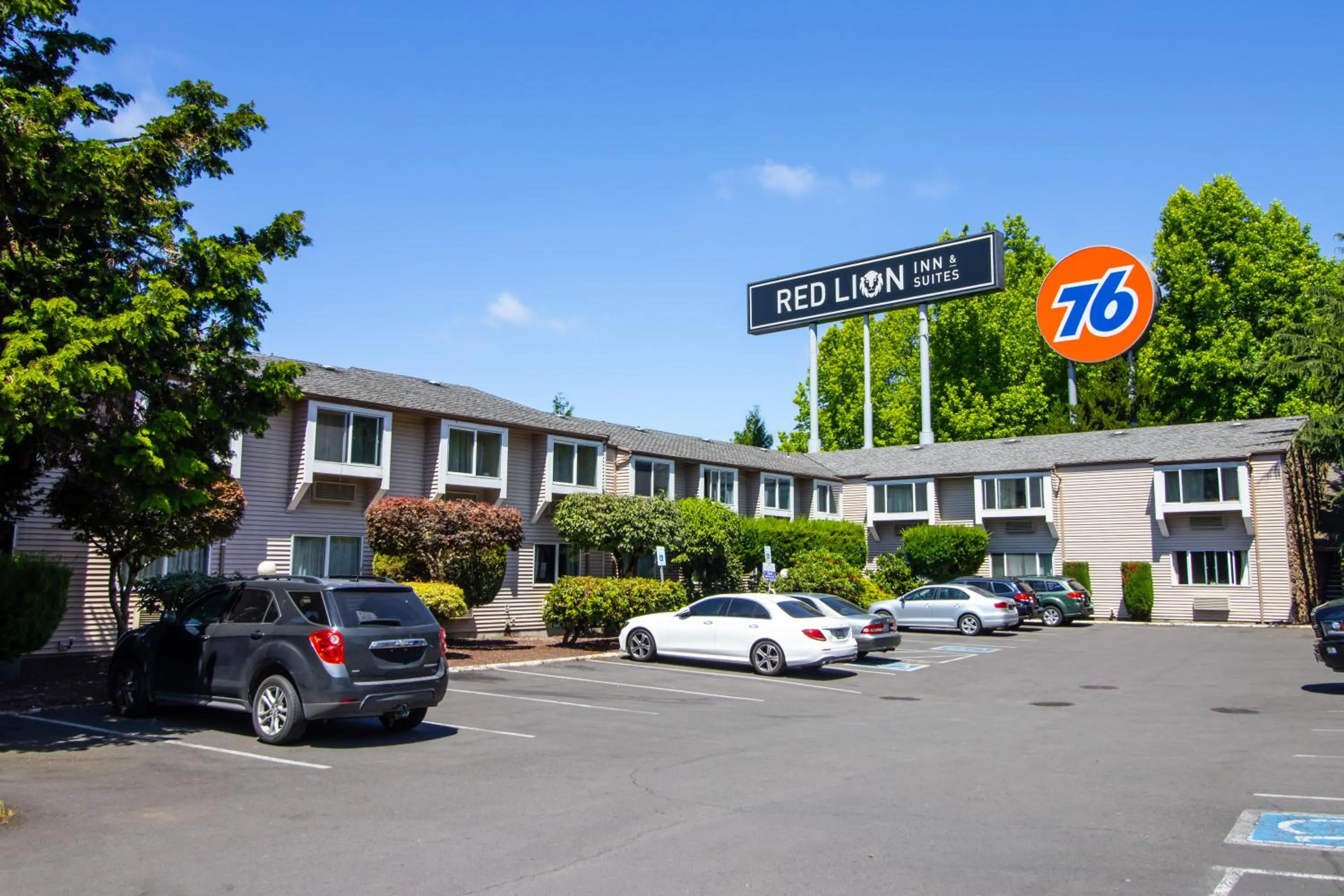 Property building in Red Lion Inn & Suites Vancouver