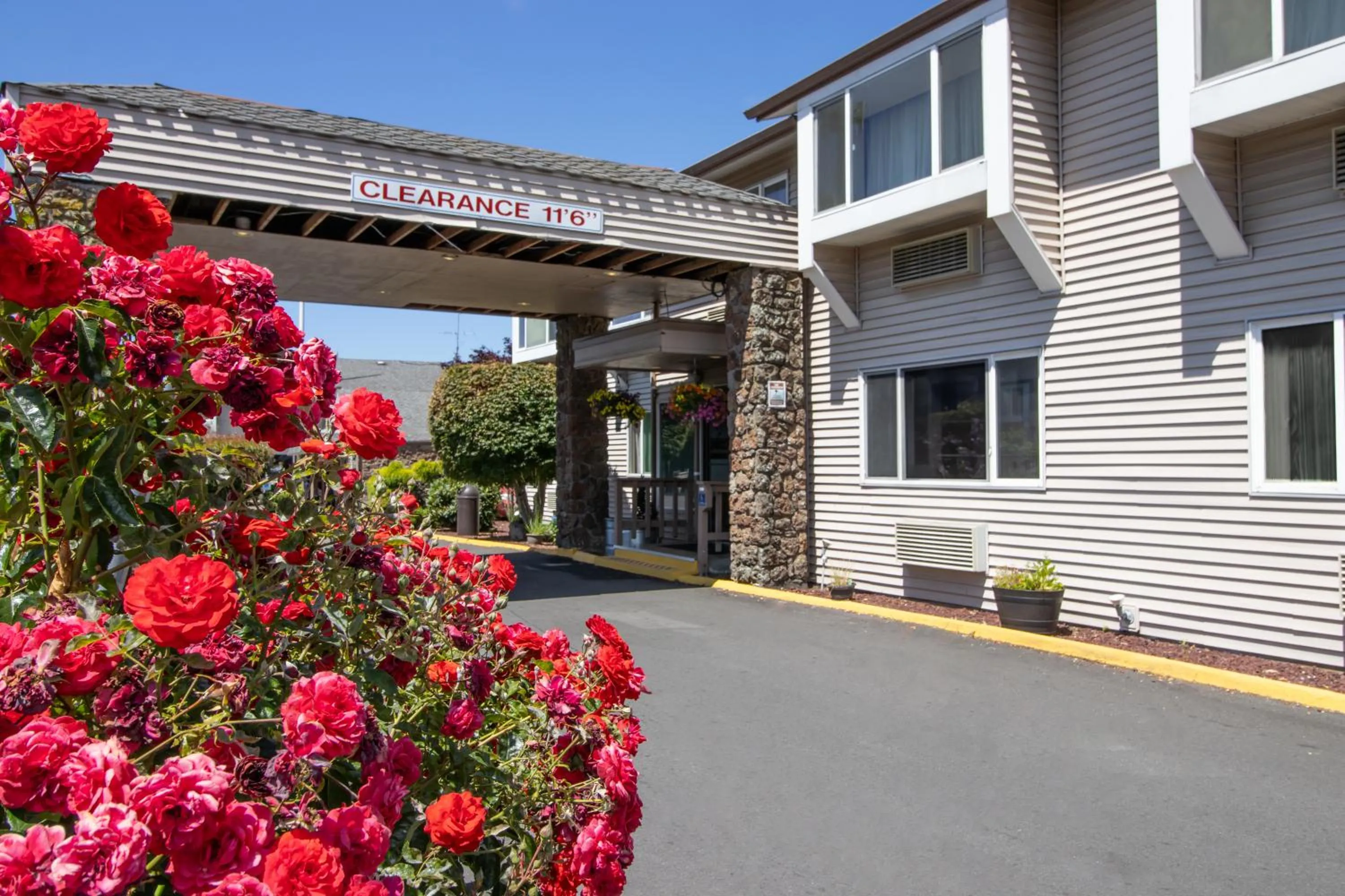 Property building in Red Lion Inn & Suites Vancouver